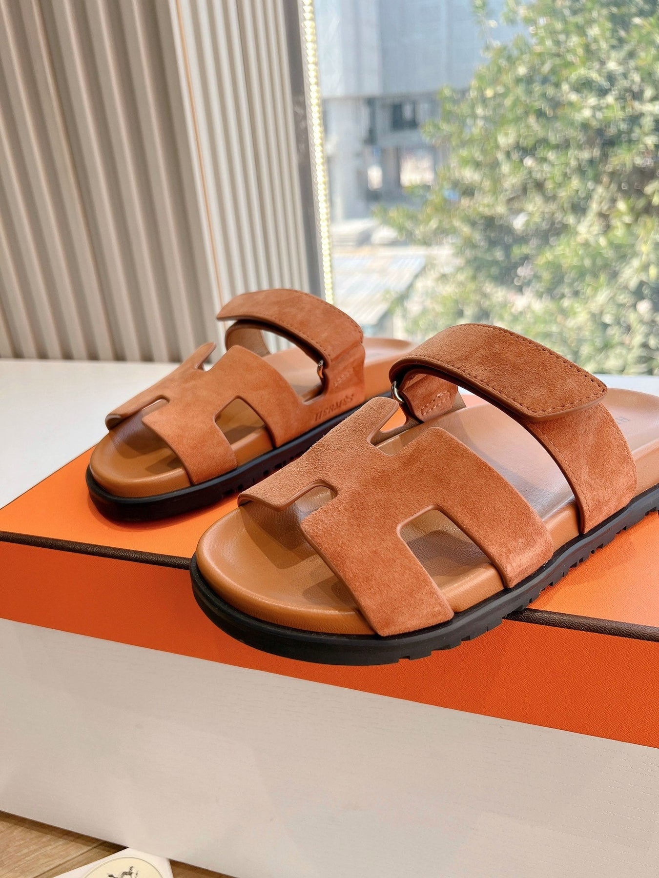 CHYPRE SANDAL IN VIVID ORANGE SUEDE