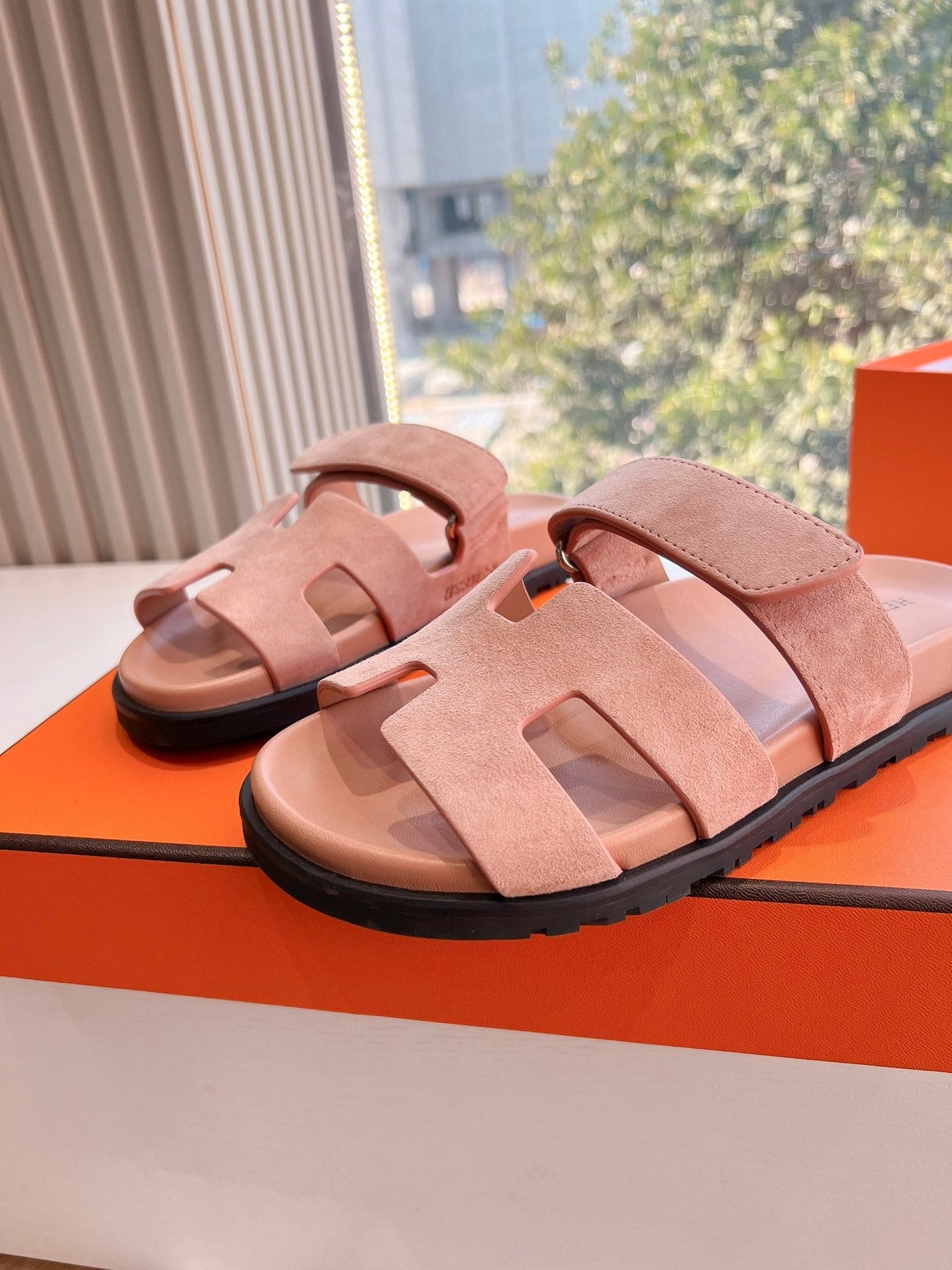 CHYPRE SANDAL IN ROSE PINK SUEDE