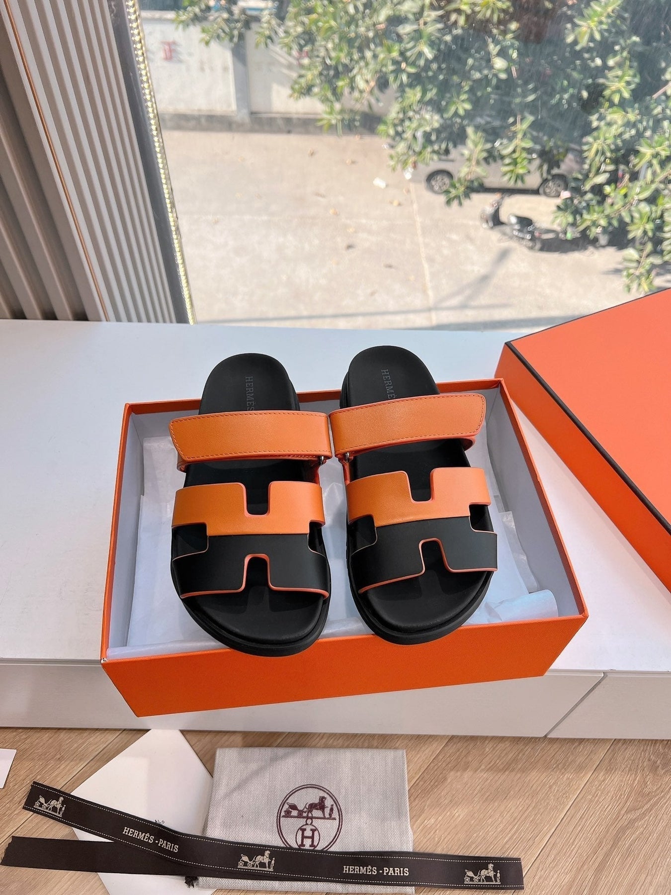 CHYPRE SANDAL IN VIVID ORANGE MIX BLACK CALFSKIN