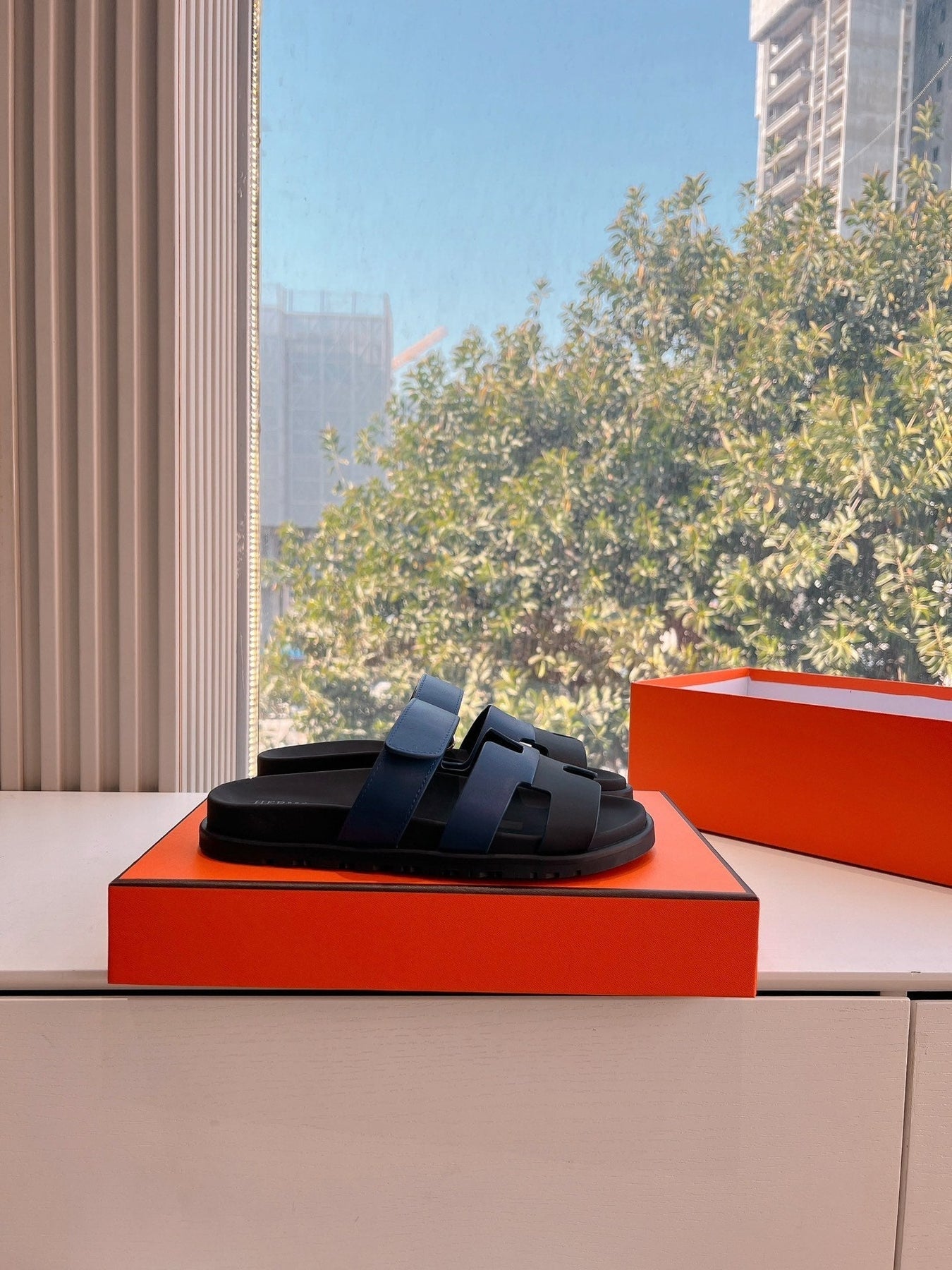 CHYPRE SANDAL IN AEGEAN BLUE MIX BLACK CALFSKIN