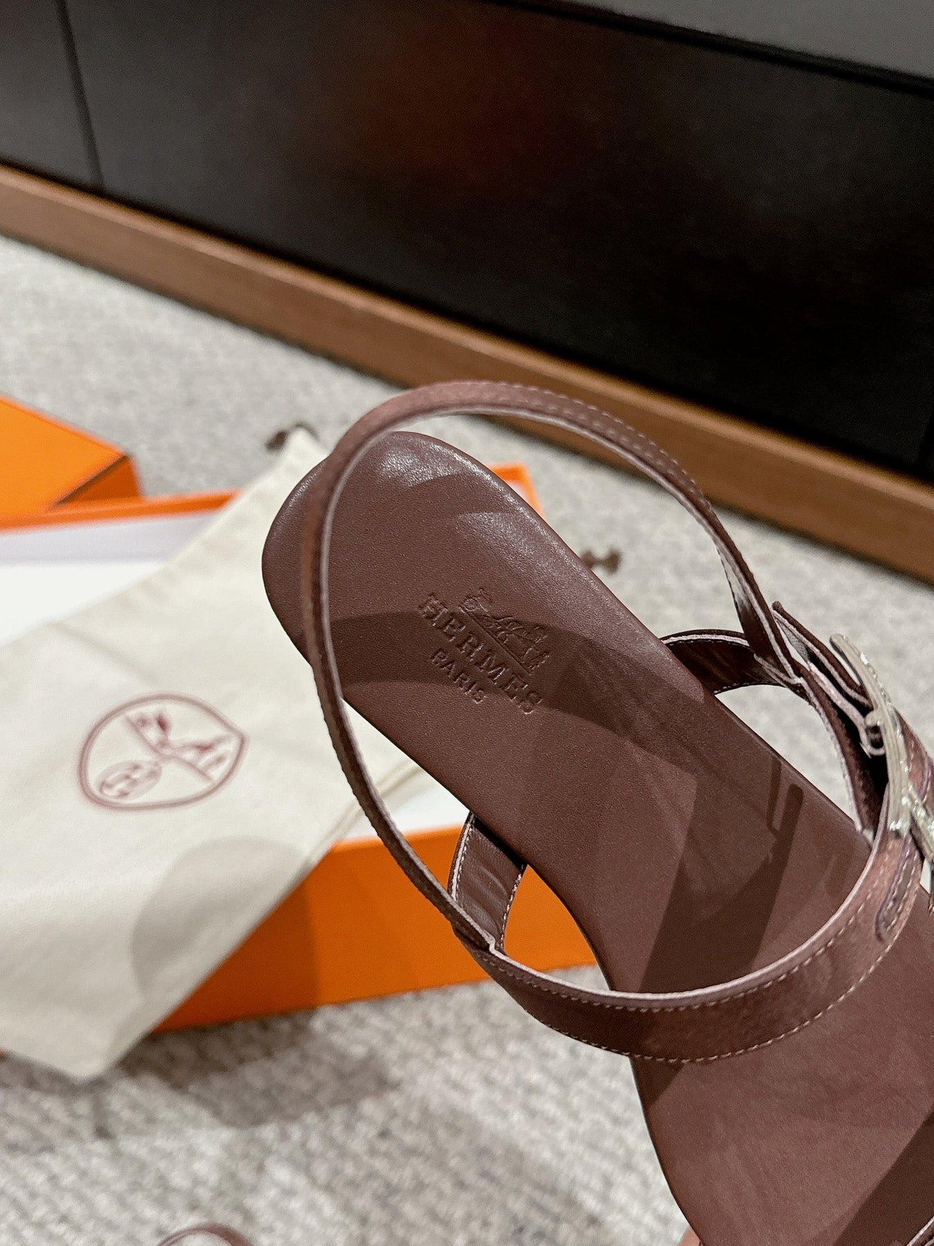 BUCKLE SANDAL CHOCOLATE CALFSKIN