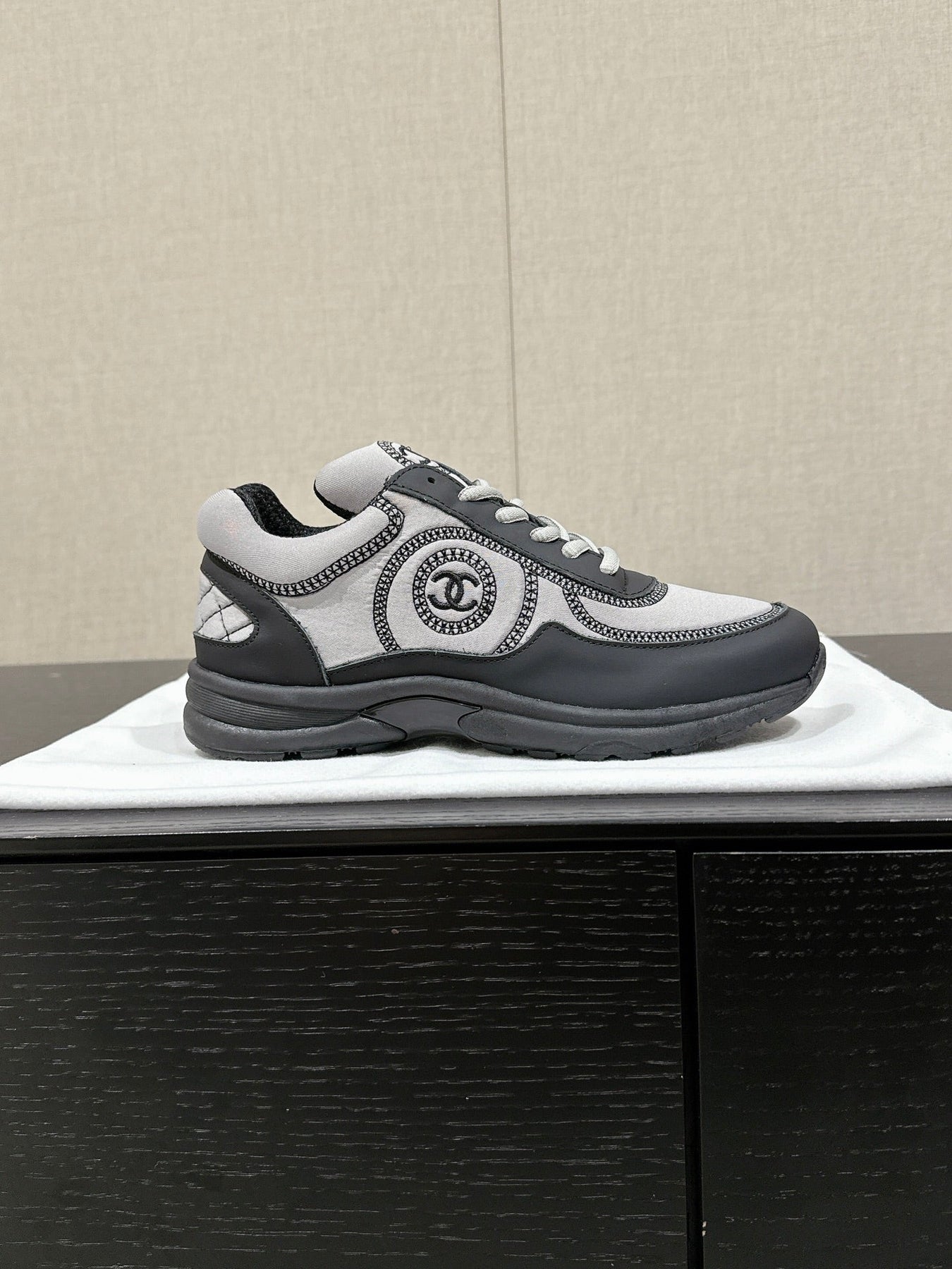 CLASSIC TRAINER IN GREY MIX BLACK FABRIC