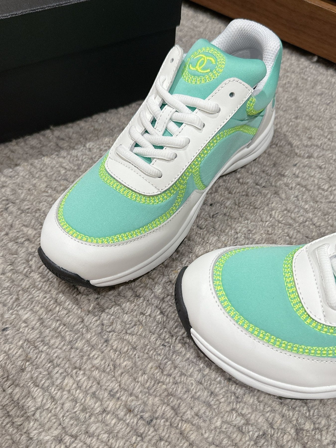 CLASSIC TRAINER IN MINT GREEN MIX WHITE FABRIC