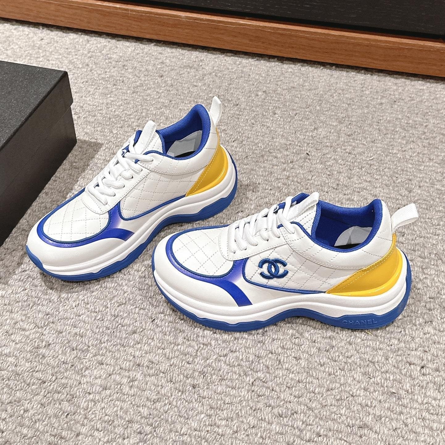 CC CLASSIC SNEAKER IN WHITE MIX COBALT BLUE LAMBSKIN