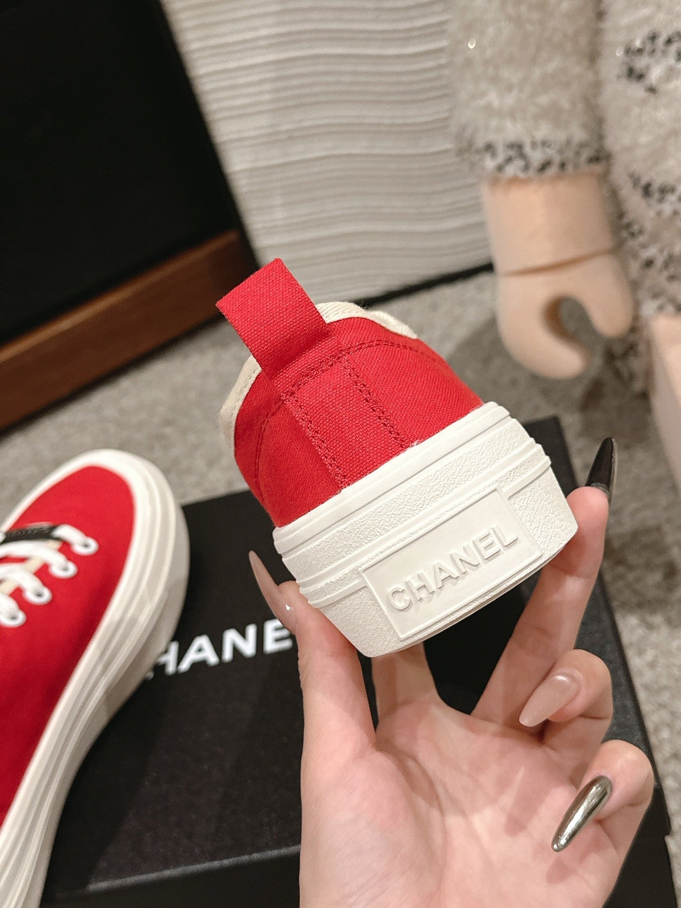 LACE-UP SNEAKERS IN CHERRY RED CANVAS