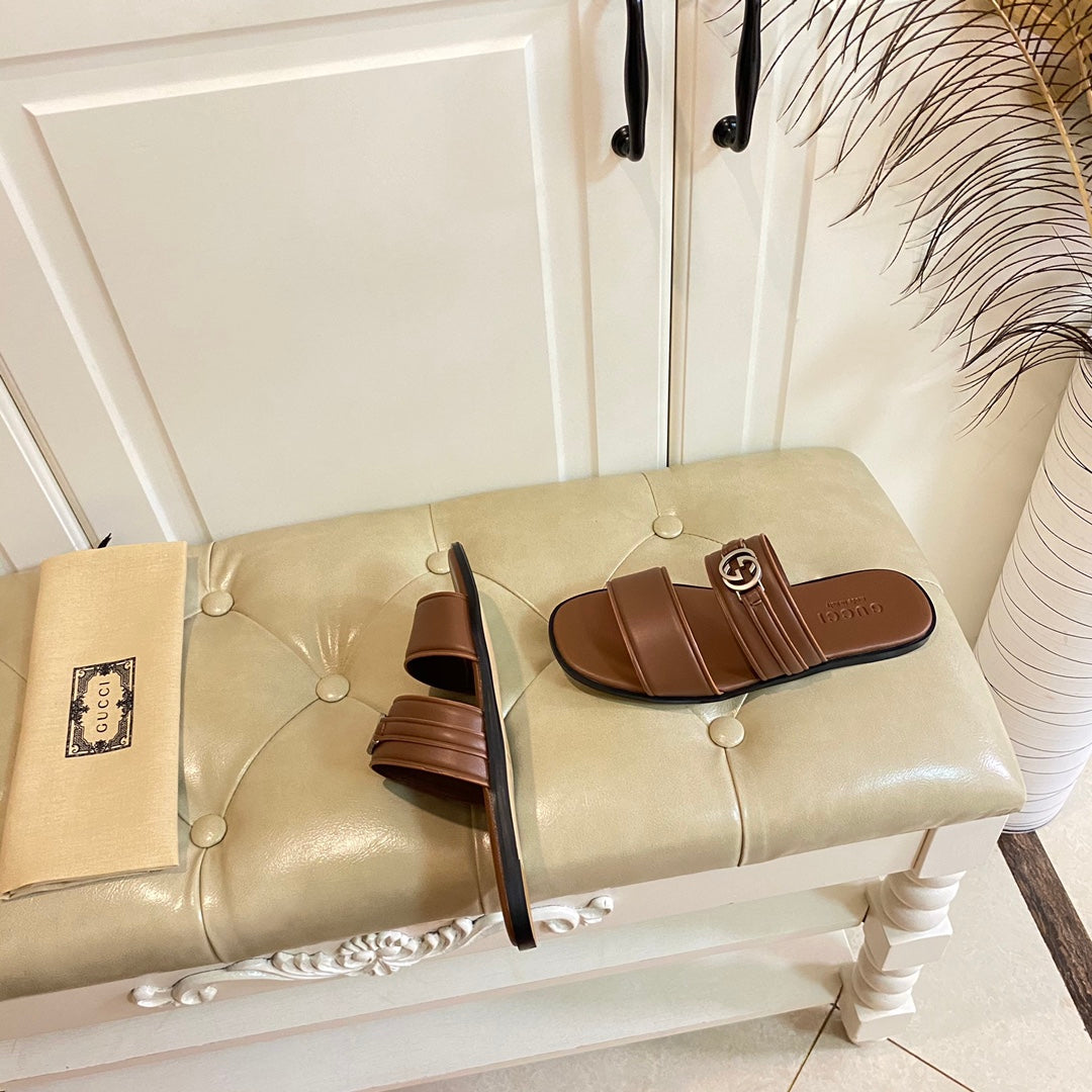 GG SANDAL WITH ROUND INTERLOCKING G IN CARAMEL BROWN CALFSKIN