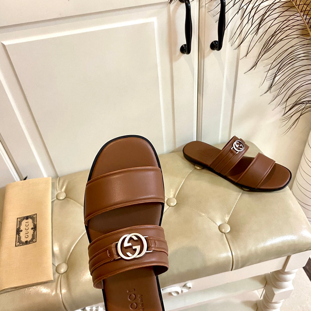 GG SANDAL WITH ROUND INTERLOCKING G IN CARAMEL BROWN CALFSKIN
