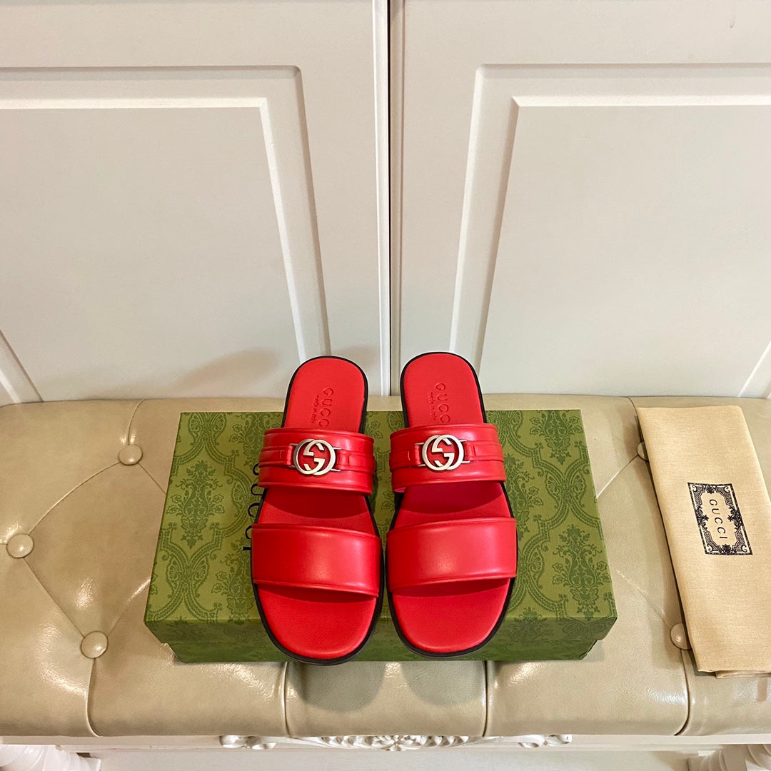 GG SANDAL WITH ROUND INTERLOCKING G IN SCARLET RED CALFSKIN