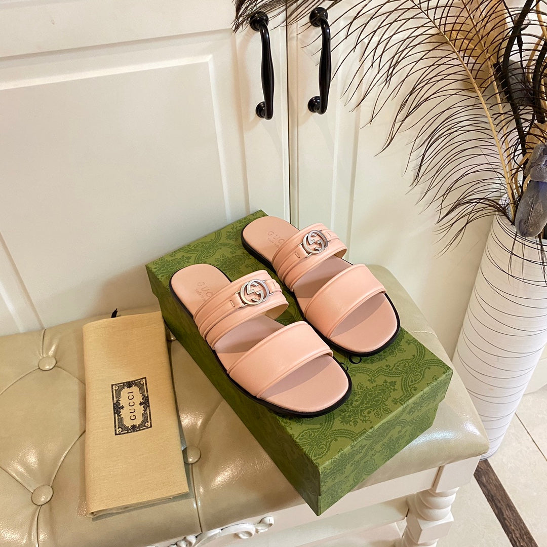 GG SANDAL WITH ROUND INTERLOCKING G IN LIGHT PINK CALFSKIN