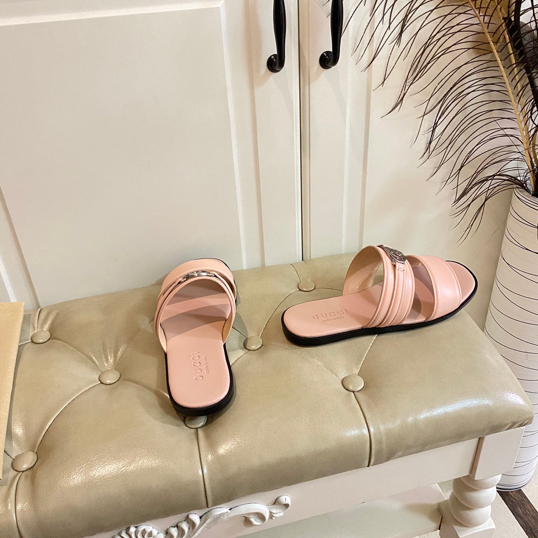 GG SANDAL WITH ROUND INTERLOCKING G IN LIGHT PINK CALFSKIN