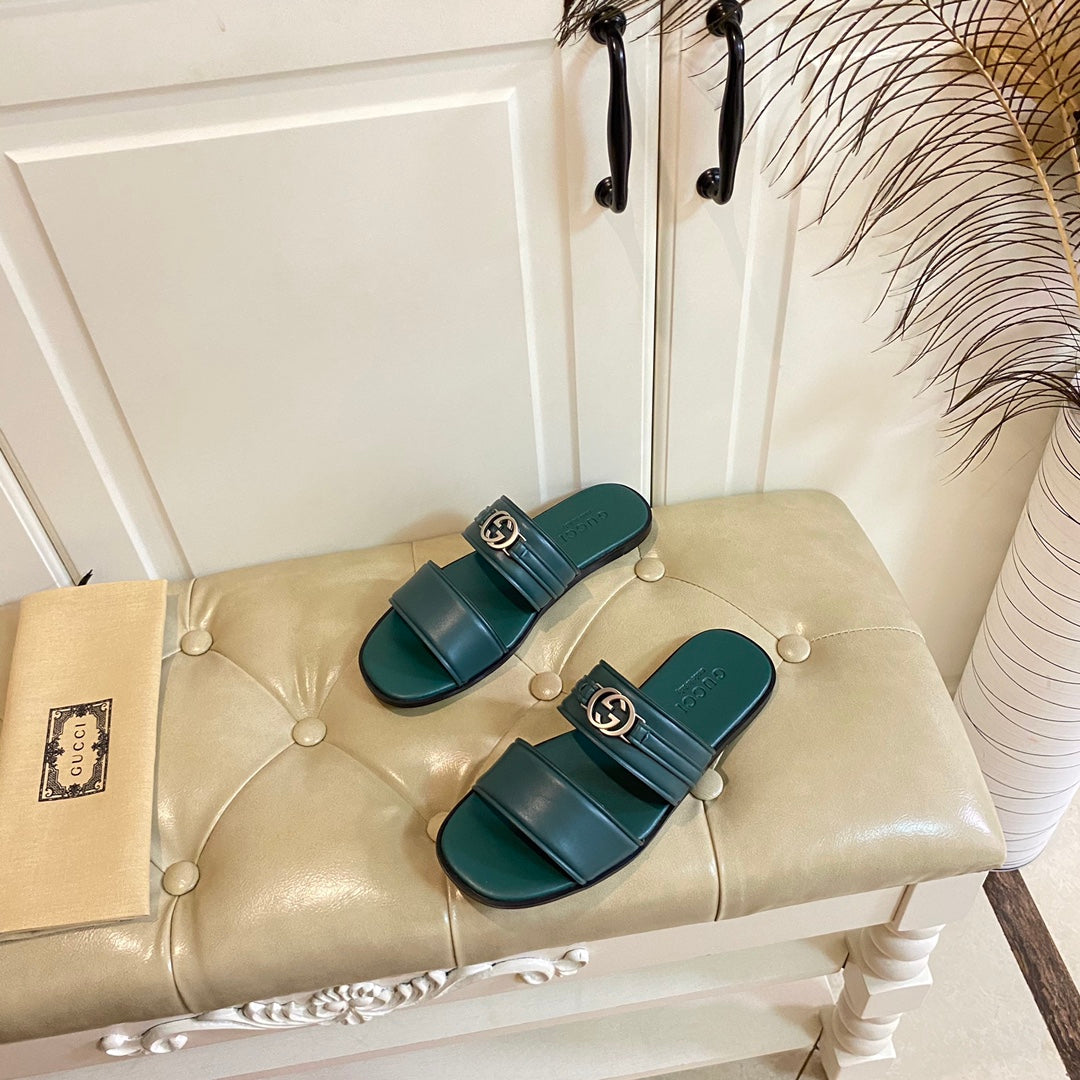 GG SANDAL WITH ROUND INTERLOCKING G IN DARK GREEN CALFSKIN