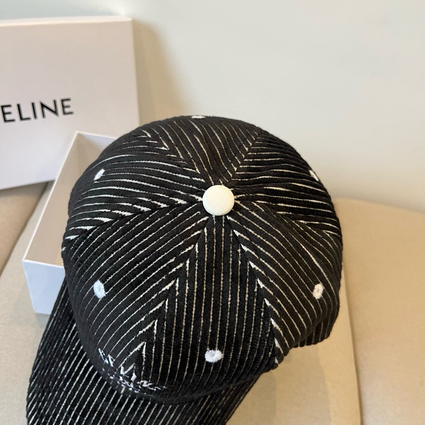 BASEBALL CAP MODEL 650190 IN BLACK CORDUROY