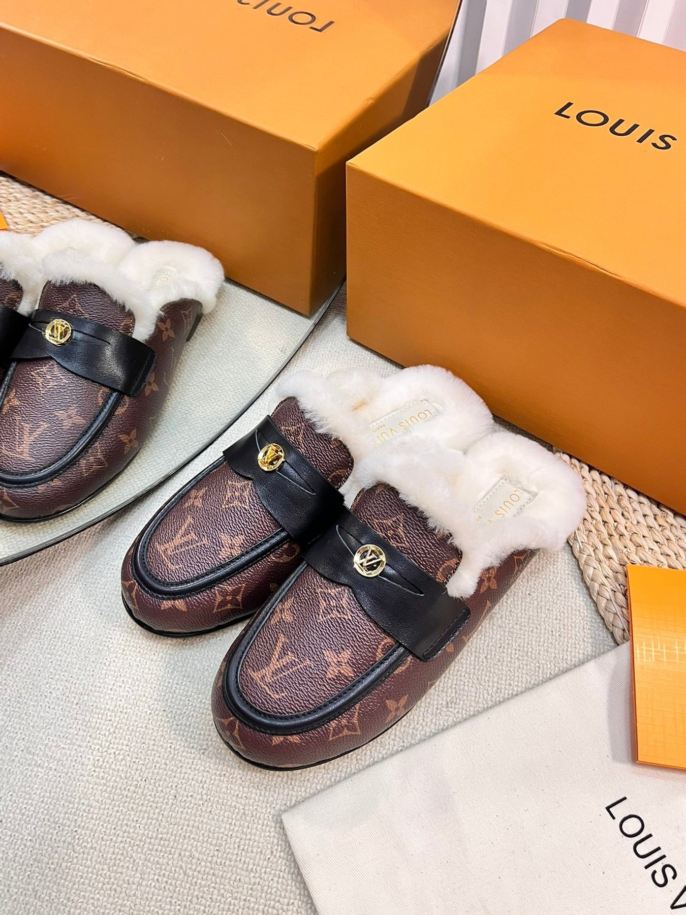 FLAT MULE IN CHESTNUT BROWN MONOGRAM CALFSKIN AND SHEARLING LINING