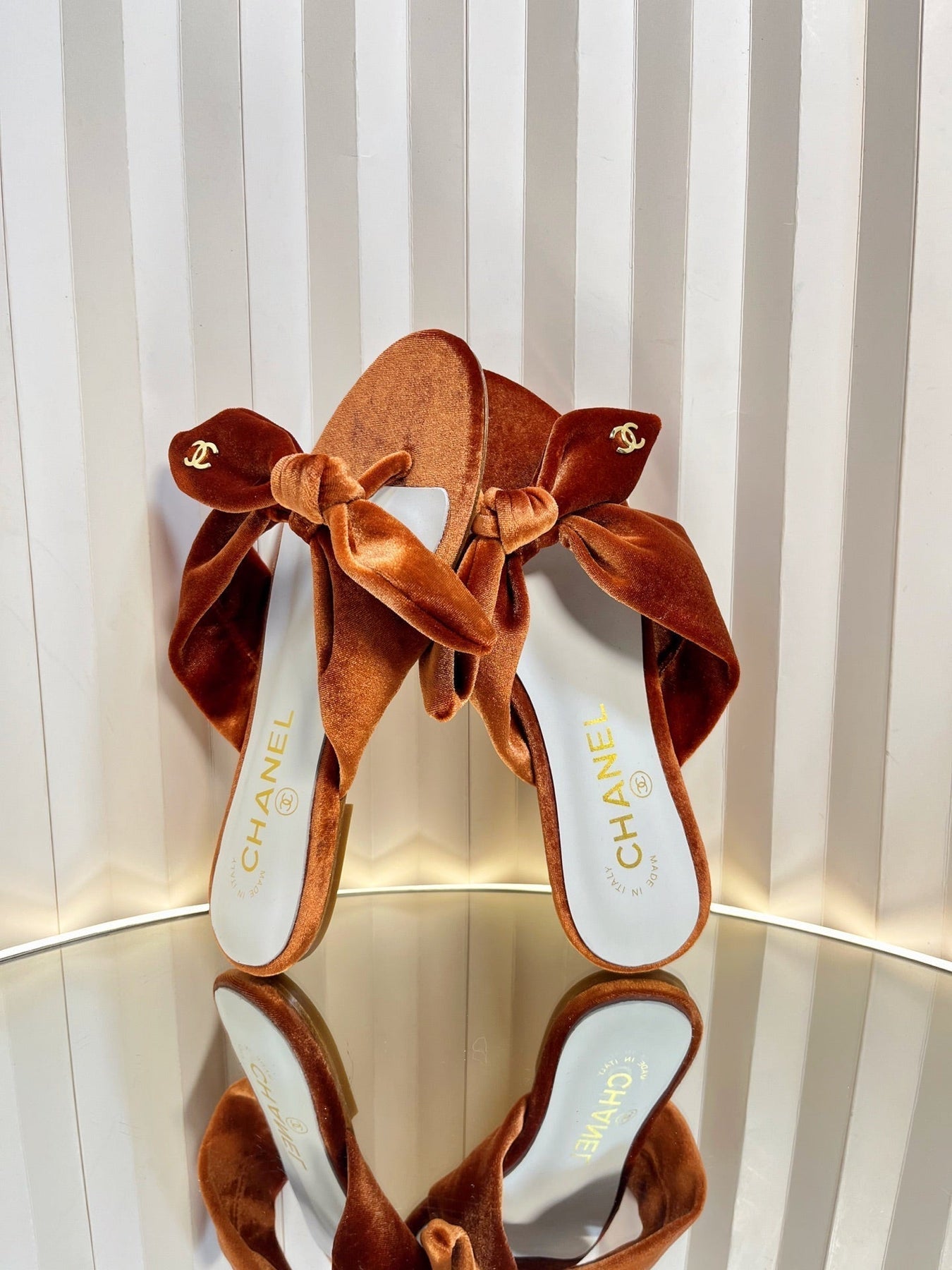 LACE SANDALS IN RUSSET BROWN VELVET