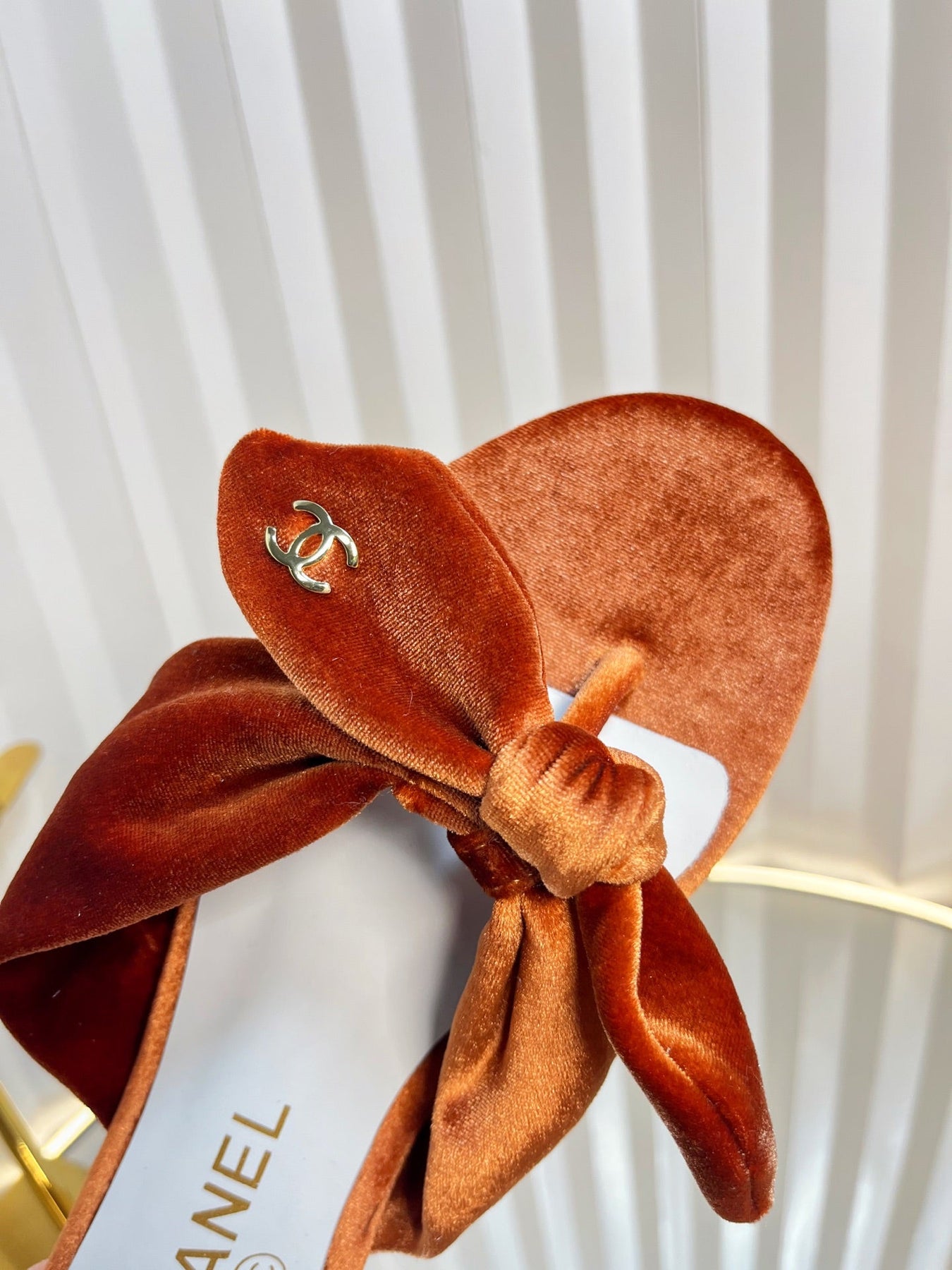 LACE SANDALS IN RUSSET BROWN VELVET