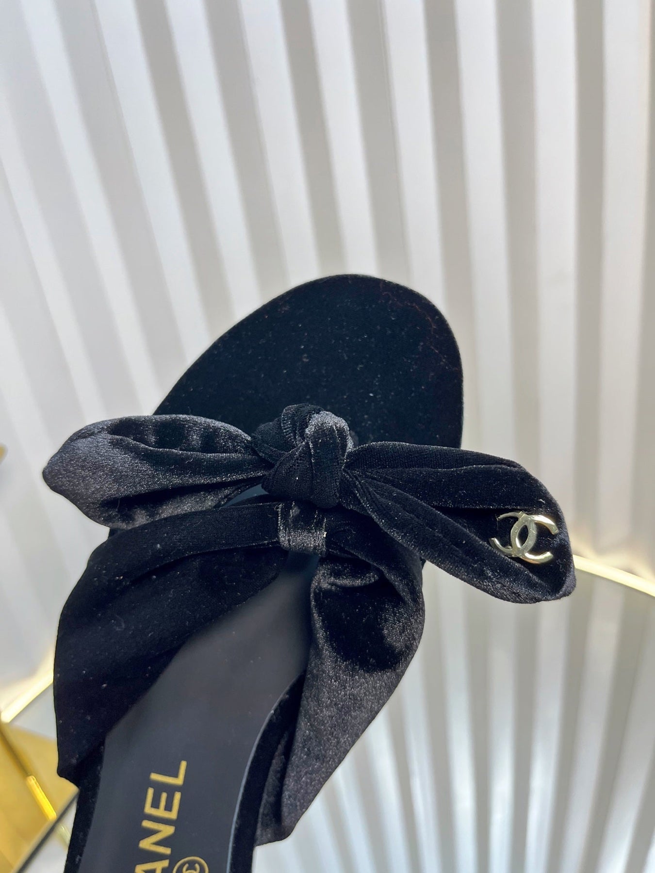 LACE SANDALS IN BLACK VELVET