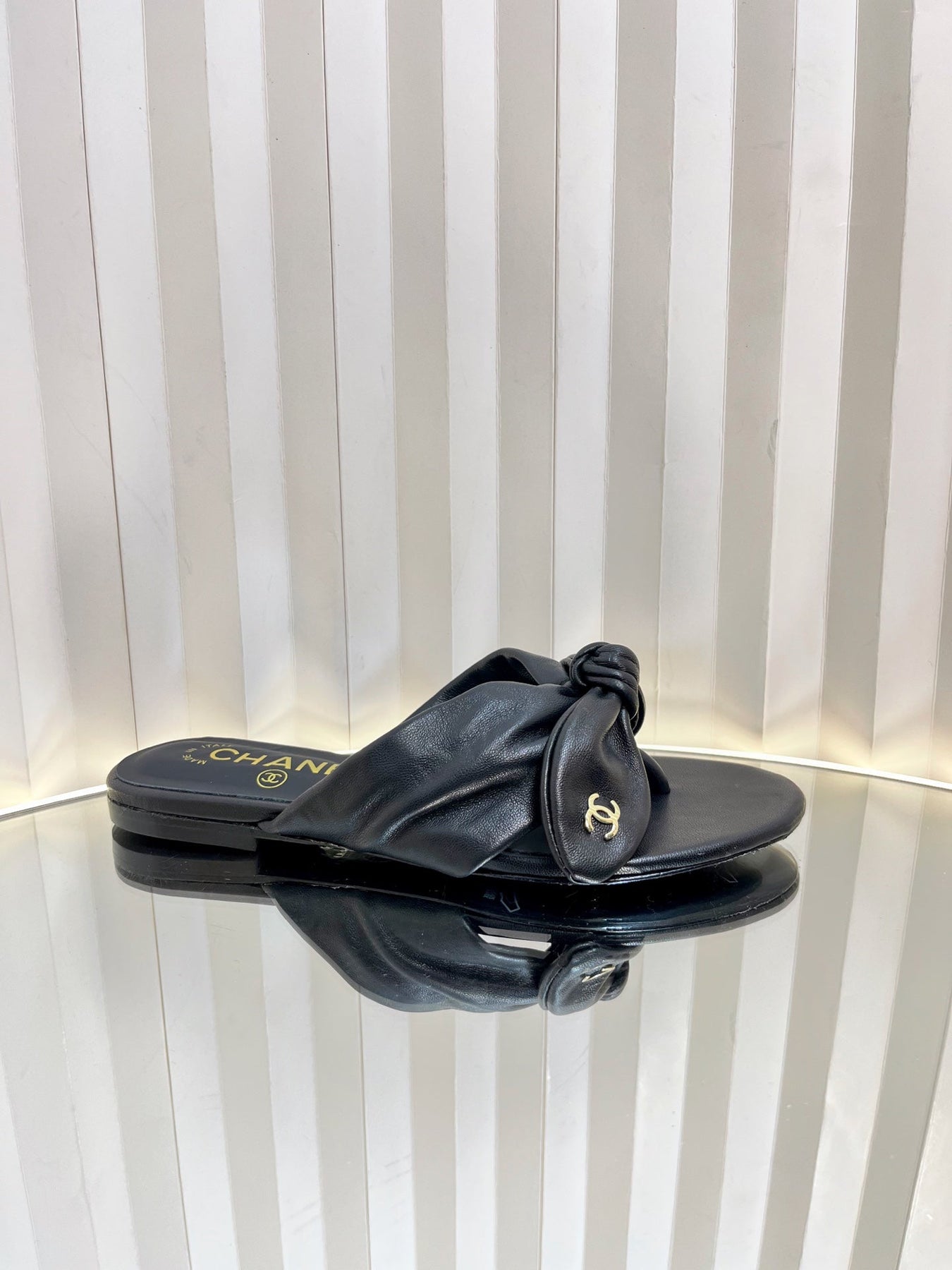 LACE SANDALS IN BLACK CALFSKIN