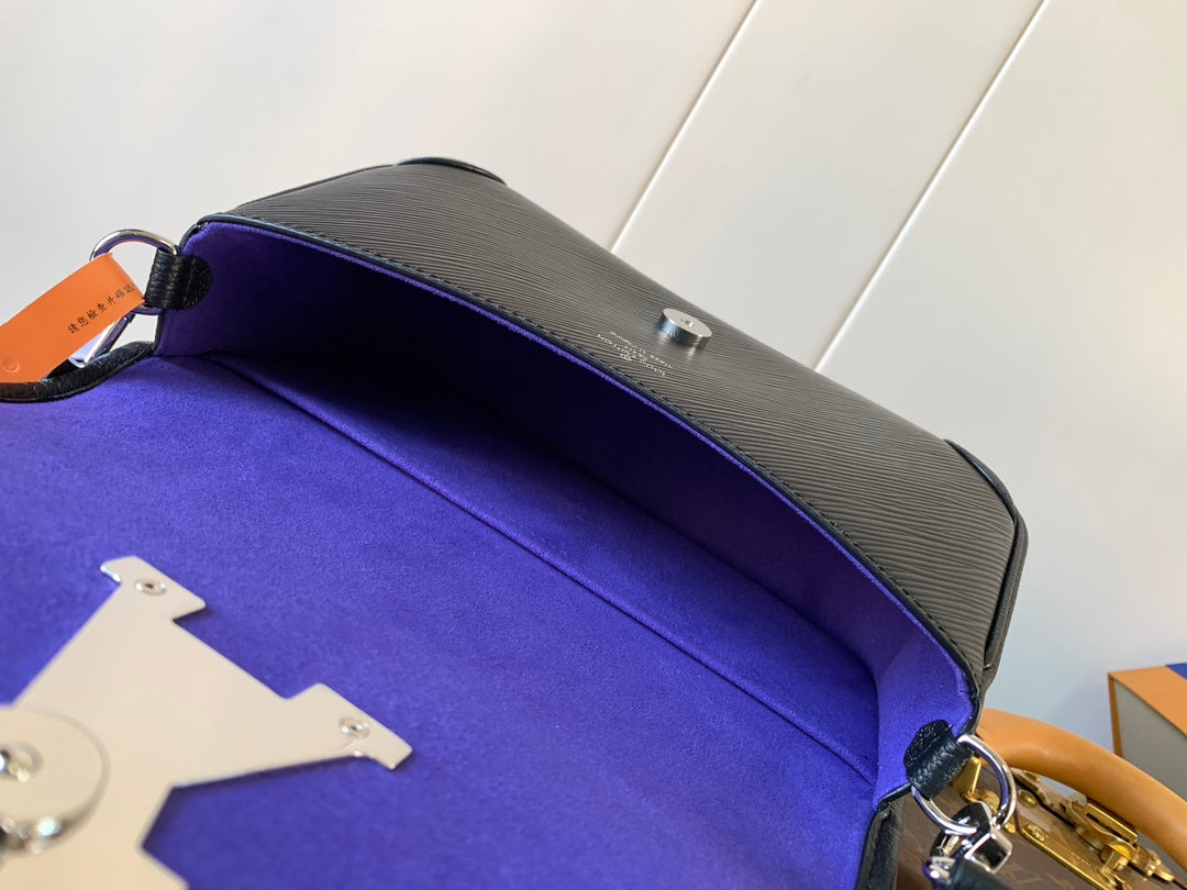 BUCI BAG 24 IN BLACK EPI GRAIN COWHIDE