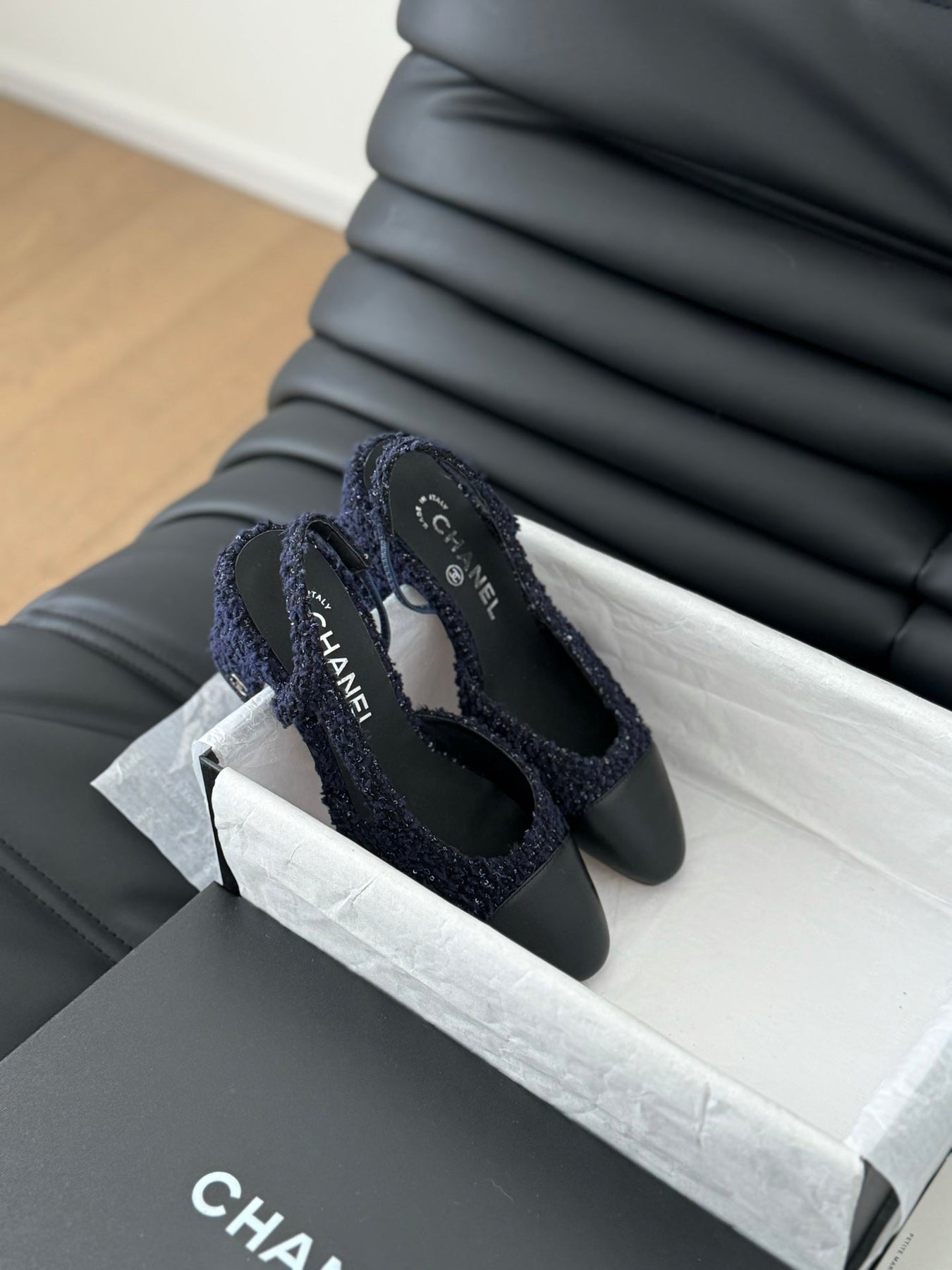 HIGH SLINGBACK IN NAVY BLUE TWEED AND BLACK LAMBSKIN