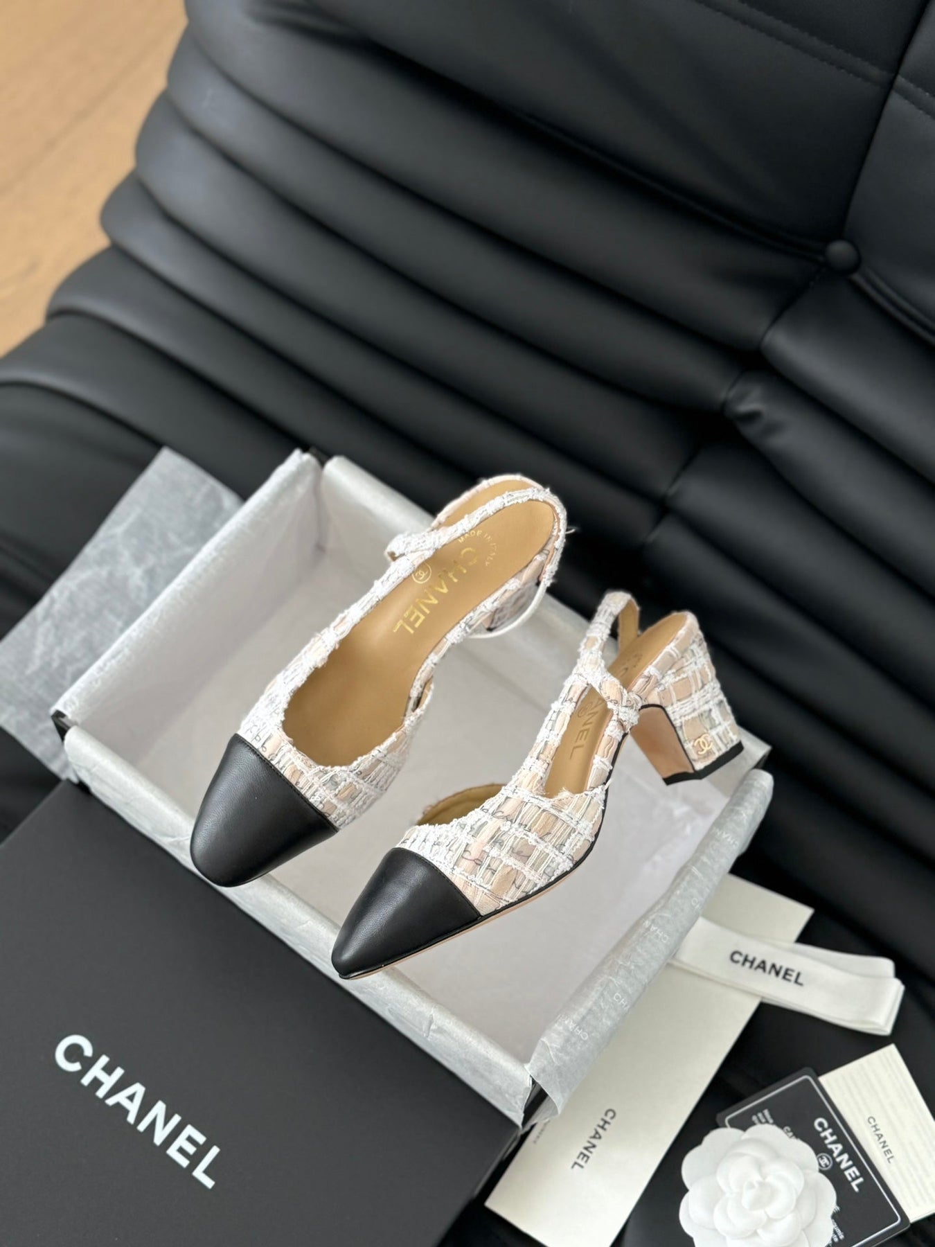 HIGH SLINGBACK IN BEIGE TWEED AND BLACK LAMBSKIN