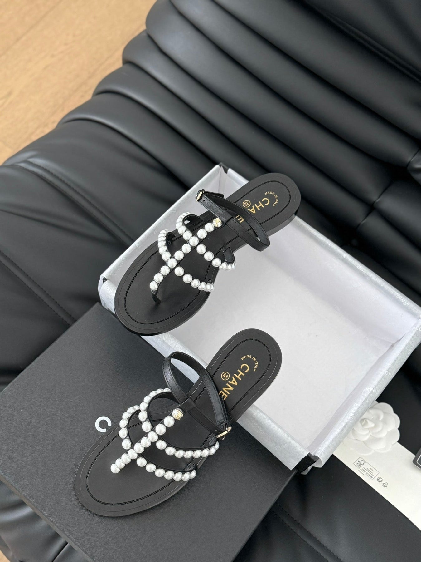 MULE SLIPPERS WITH PEARL CHAIN IN BLACK LAMBSKIN