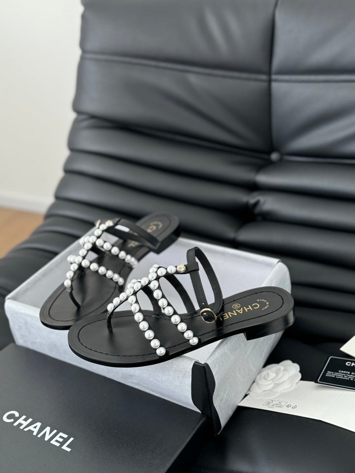 MULE SLIPPERS WITH PEARL CHAIN IN BLACK LAMBSKIN