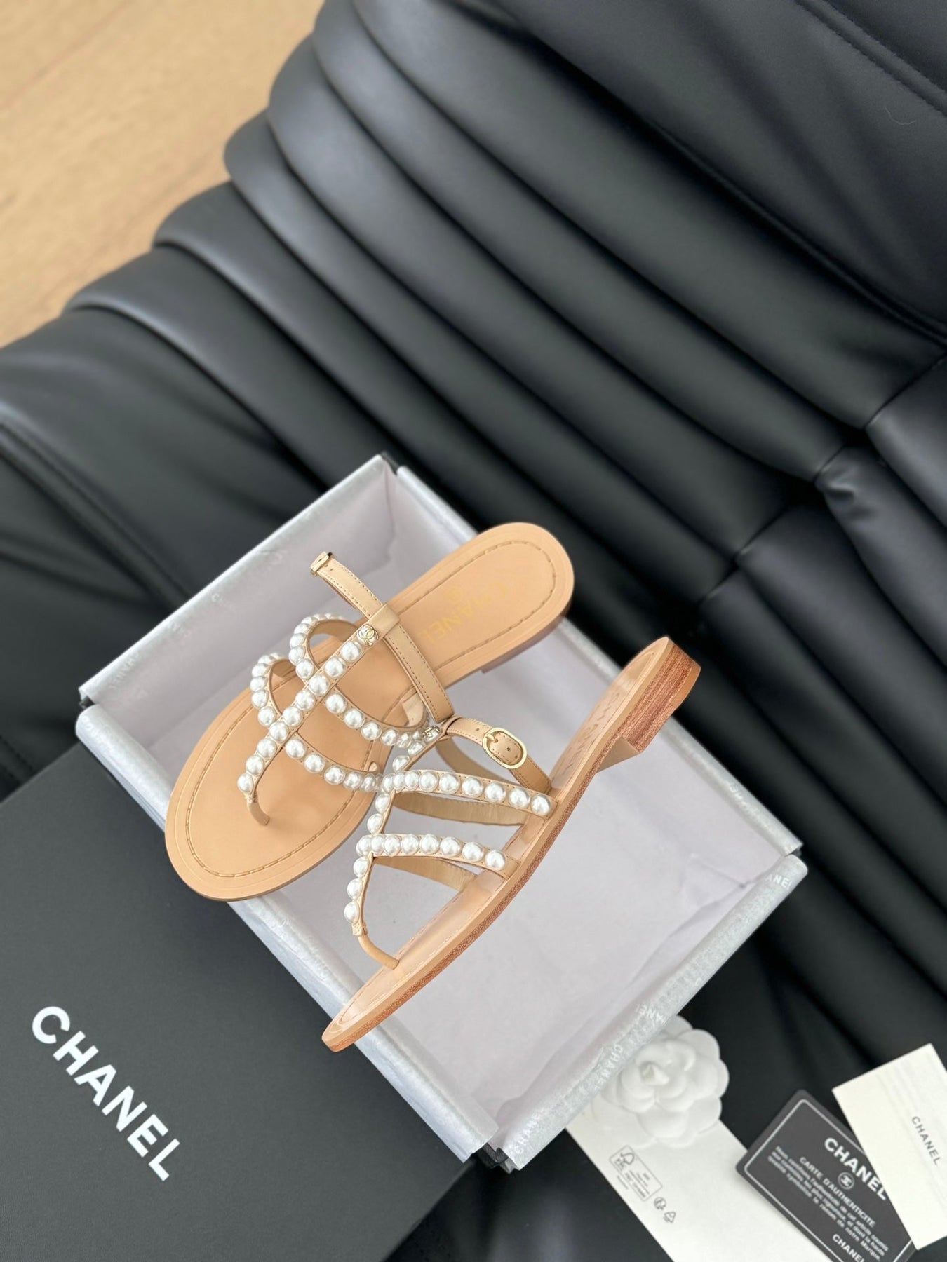 MULE SLIPPERS WITH PEARL CHAIN IN BEIGE CREAM LAMBSKIN