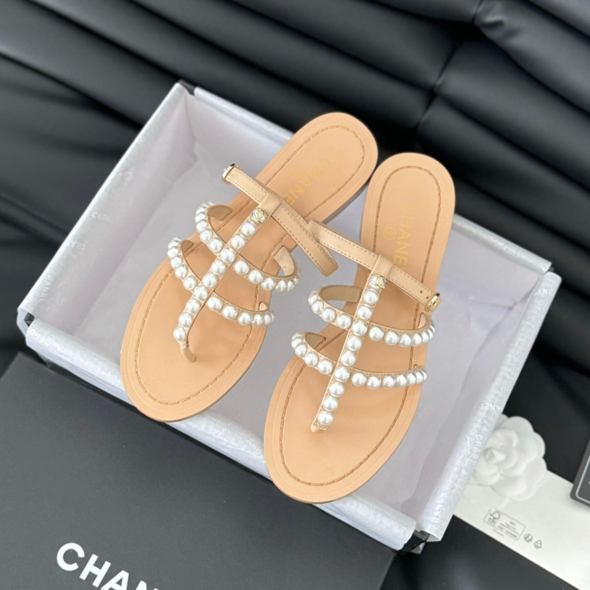 MULE SLIPPERS WITH PEARL CHAIN IN BEIGE CREAM LAMBSKIN
