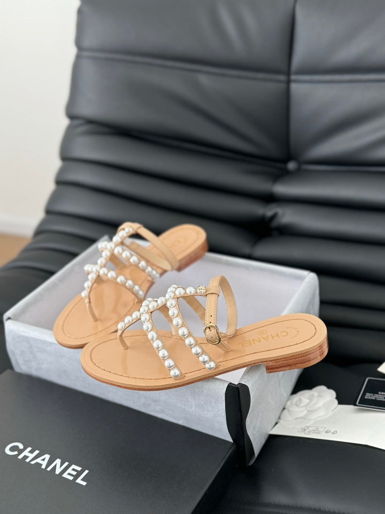 MULE SLIPPERS WITH PEARL CHAIN IN BEIGE CREAM LAMBSKIN