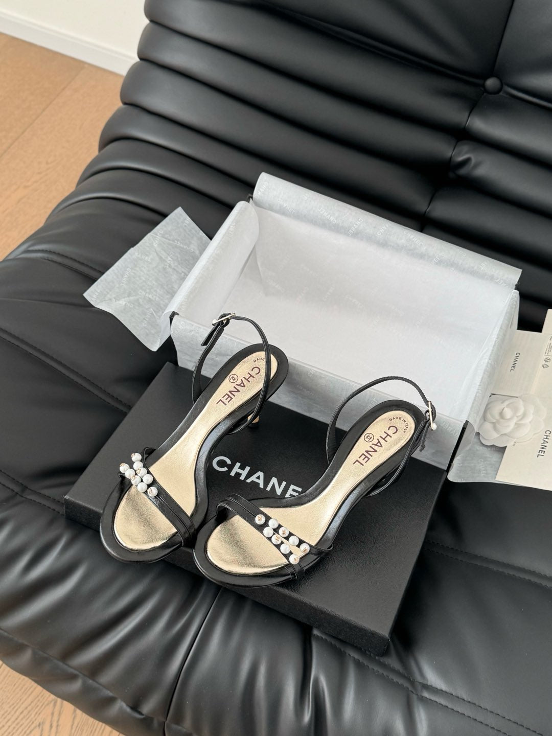 PEARL SANDAL IN BLACK AND GOLD LAMBSKIN 75 MM