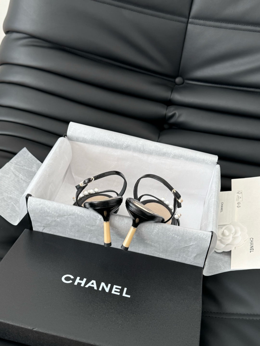 PEARL SANDAL IN BLACK AND GOLD LAMBSKIN 75 MM