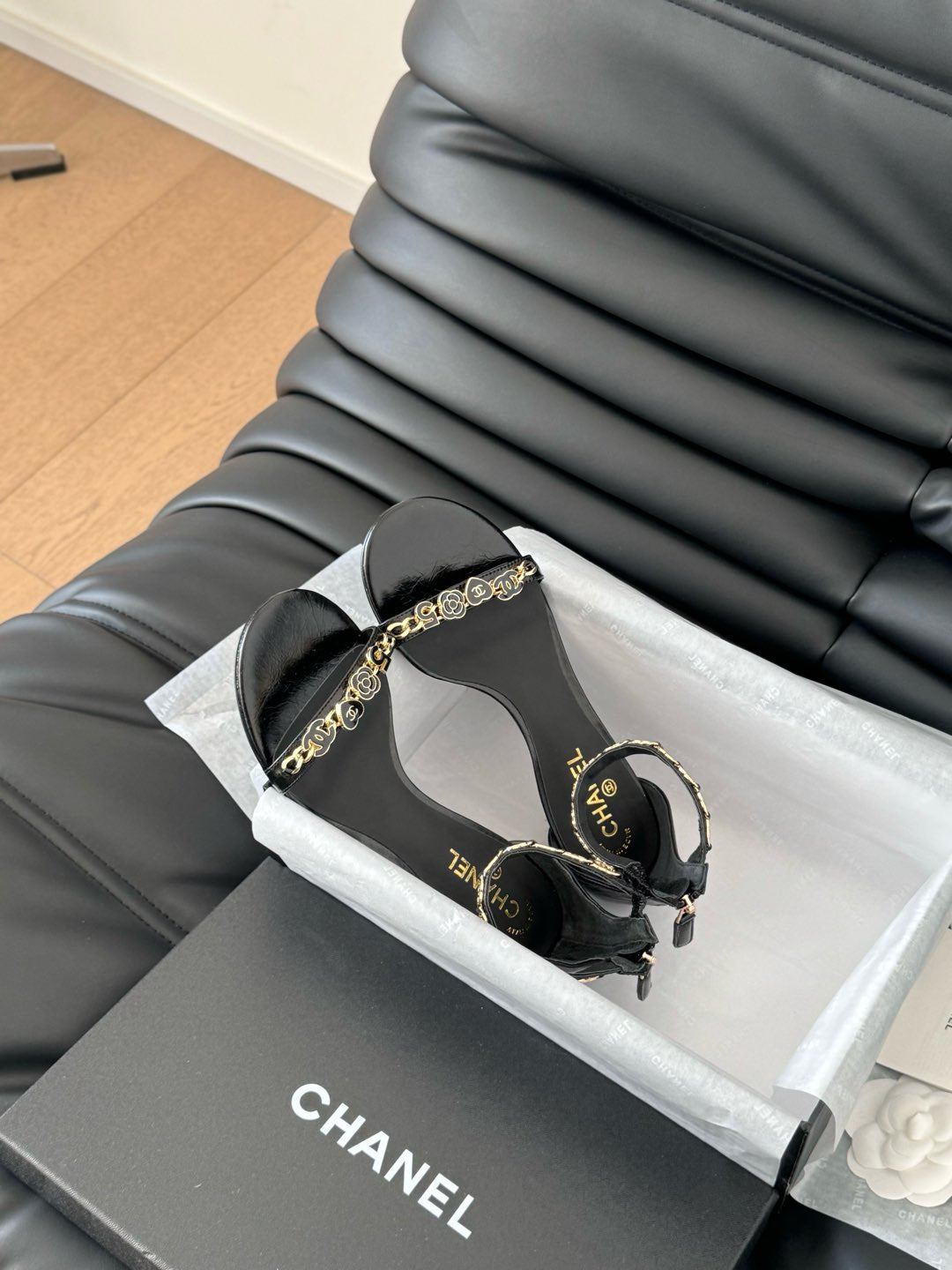 MID-HEEL 35 MM SANDAL IN BLACK SHEEPSKIN WITH STICKERS