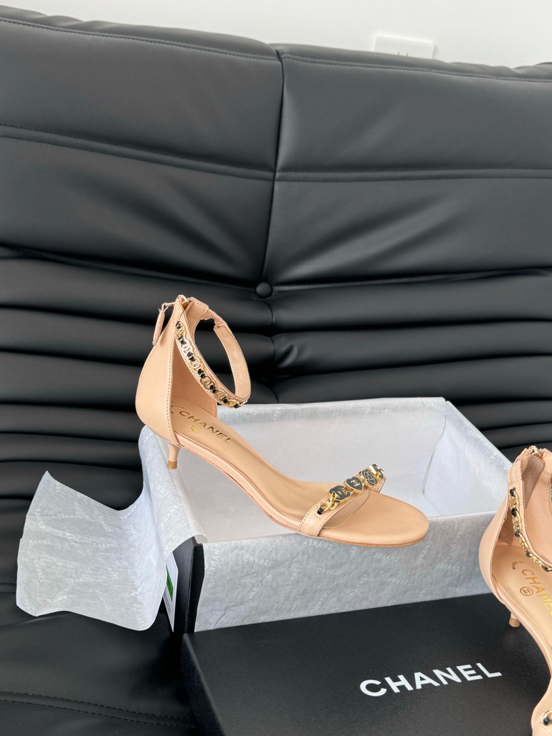 MID-HEEL 35 MM SANDAL IN NUDE TAN SHEEPSKIN WITH STICKERS