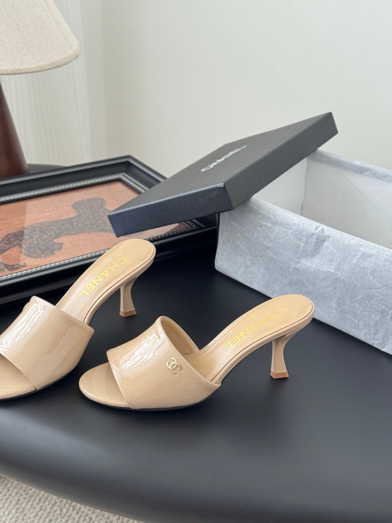 HIGH HEELS IN BEIGE GLOSSY LEATHER