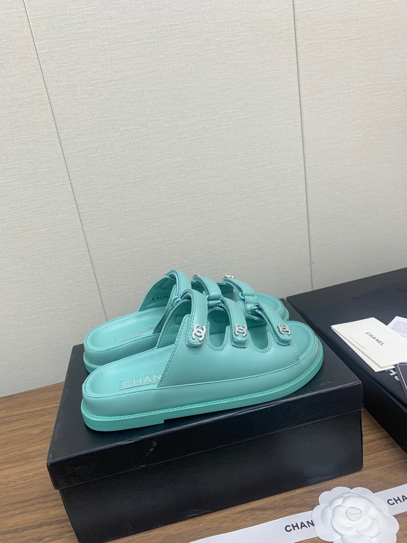 DAD SANDAL IN SKY BLUE LAMBSKIN MULE