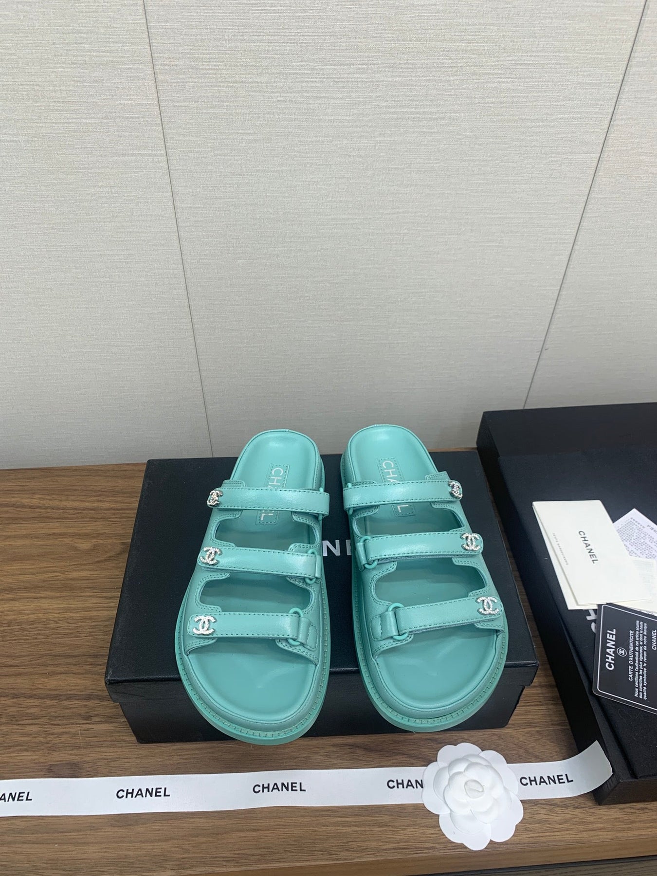 DAD SANDAL IN SKY BLUE LAMBSKIN MULE