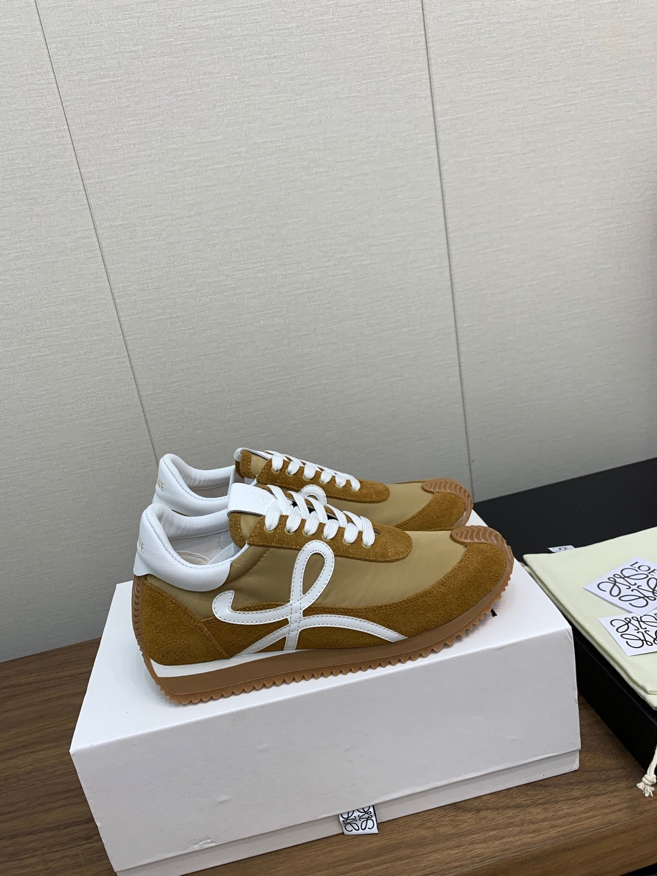 LW FLOW RUNNER SNEAKER GOLDENROD SUEDE