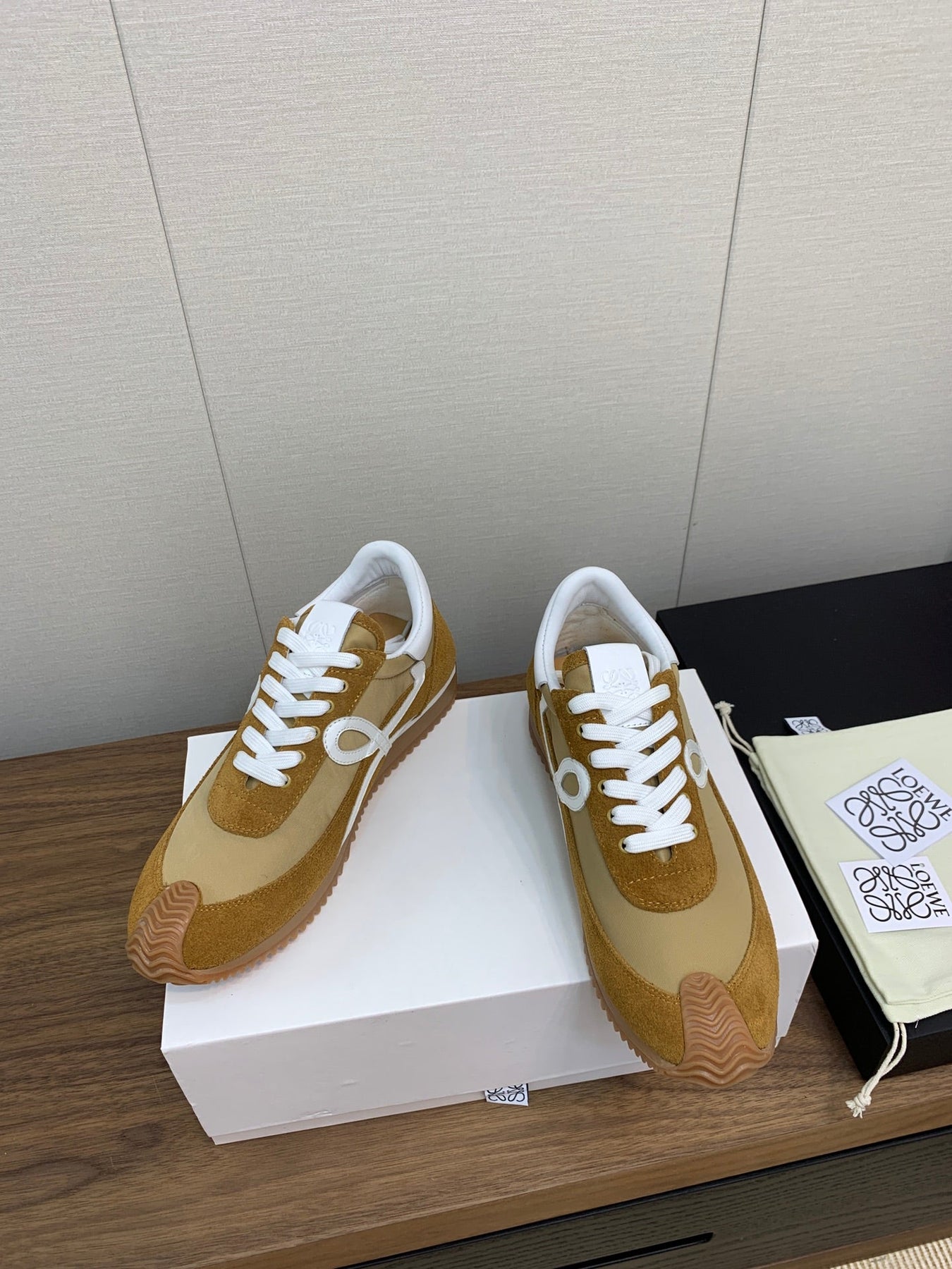 LW FLOW RUNNER SNEAKER GOLDENROD SUEDE