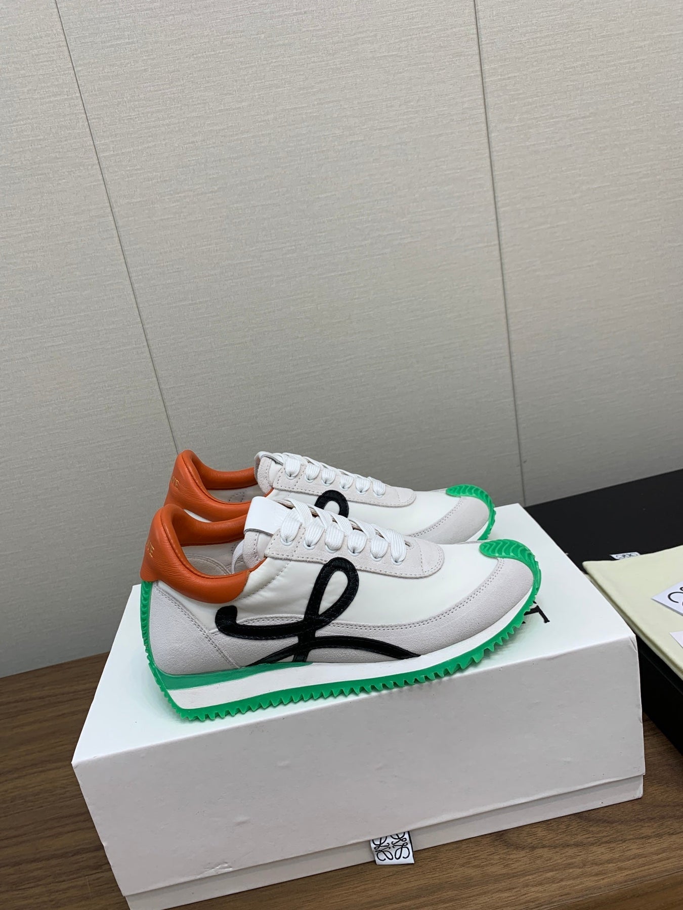 LW FLOW RUNNER SNEAKER WHITE-GREEN SUEDE