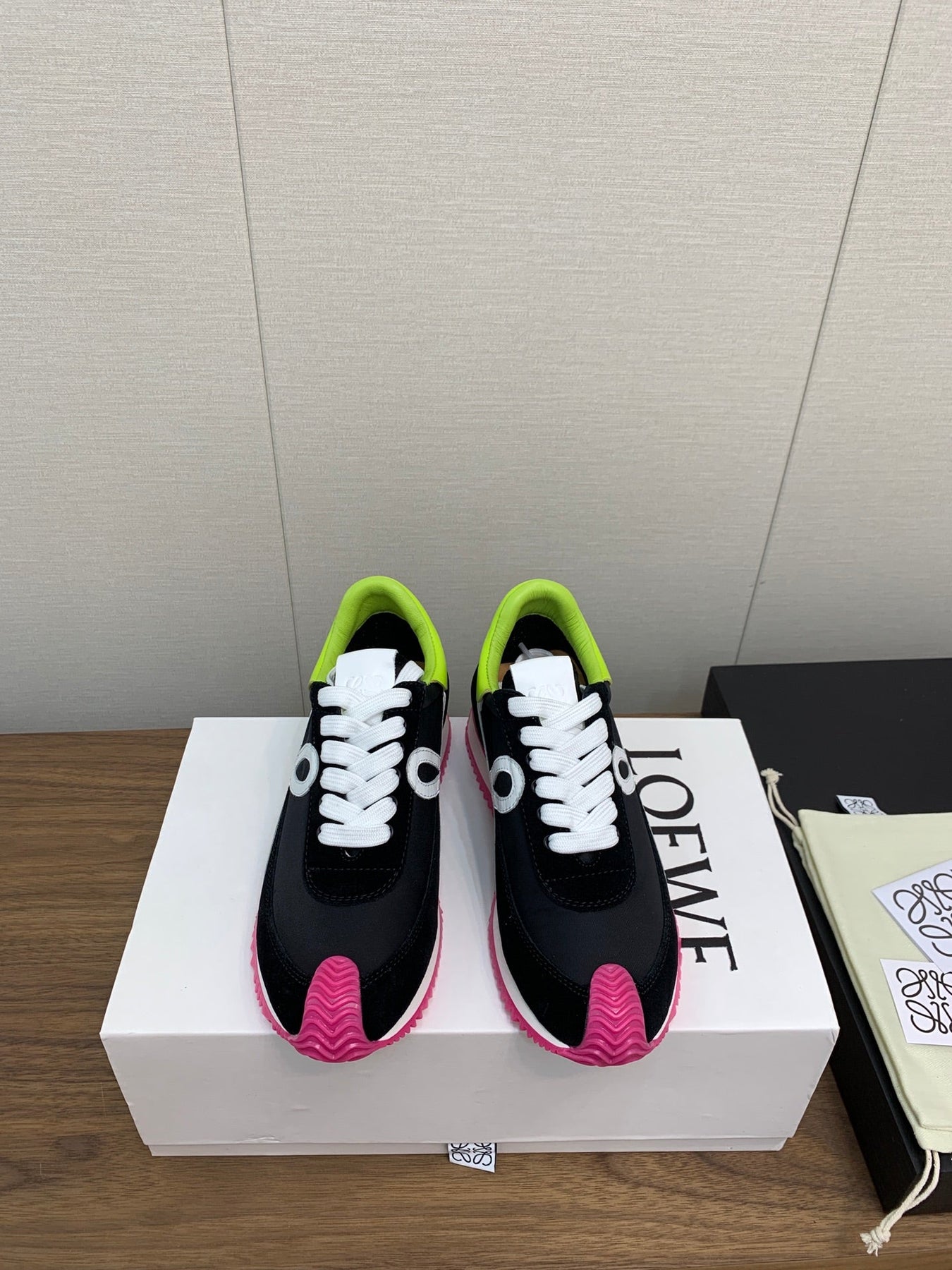 LW FLOW RUNNER SNEAKER BLACK-PINK SUEDE