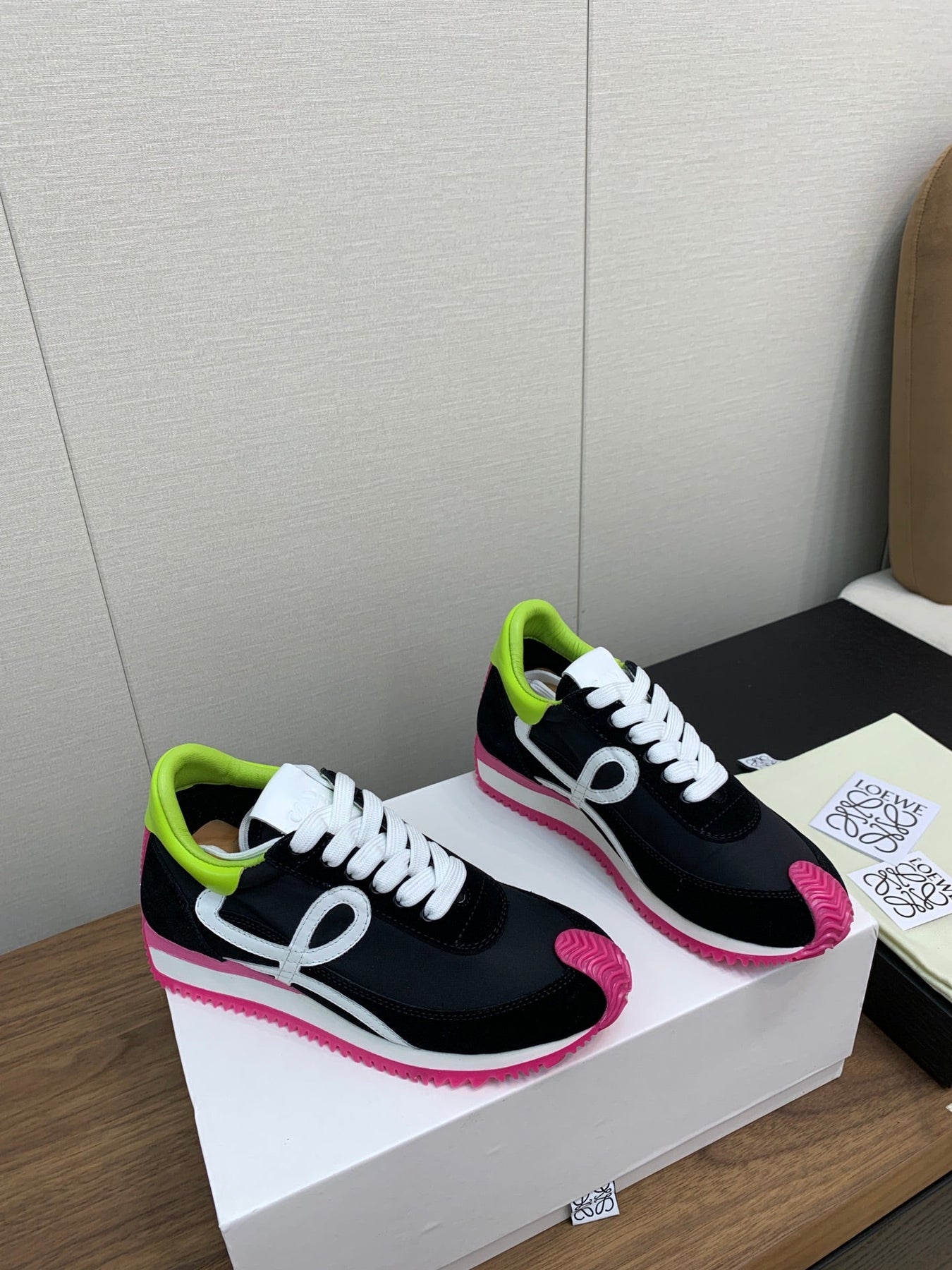 LW FLOW RUNNER SNEAKER BLACK-PINK SUEDE