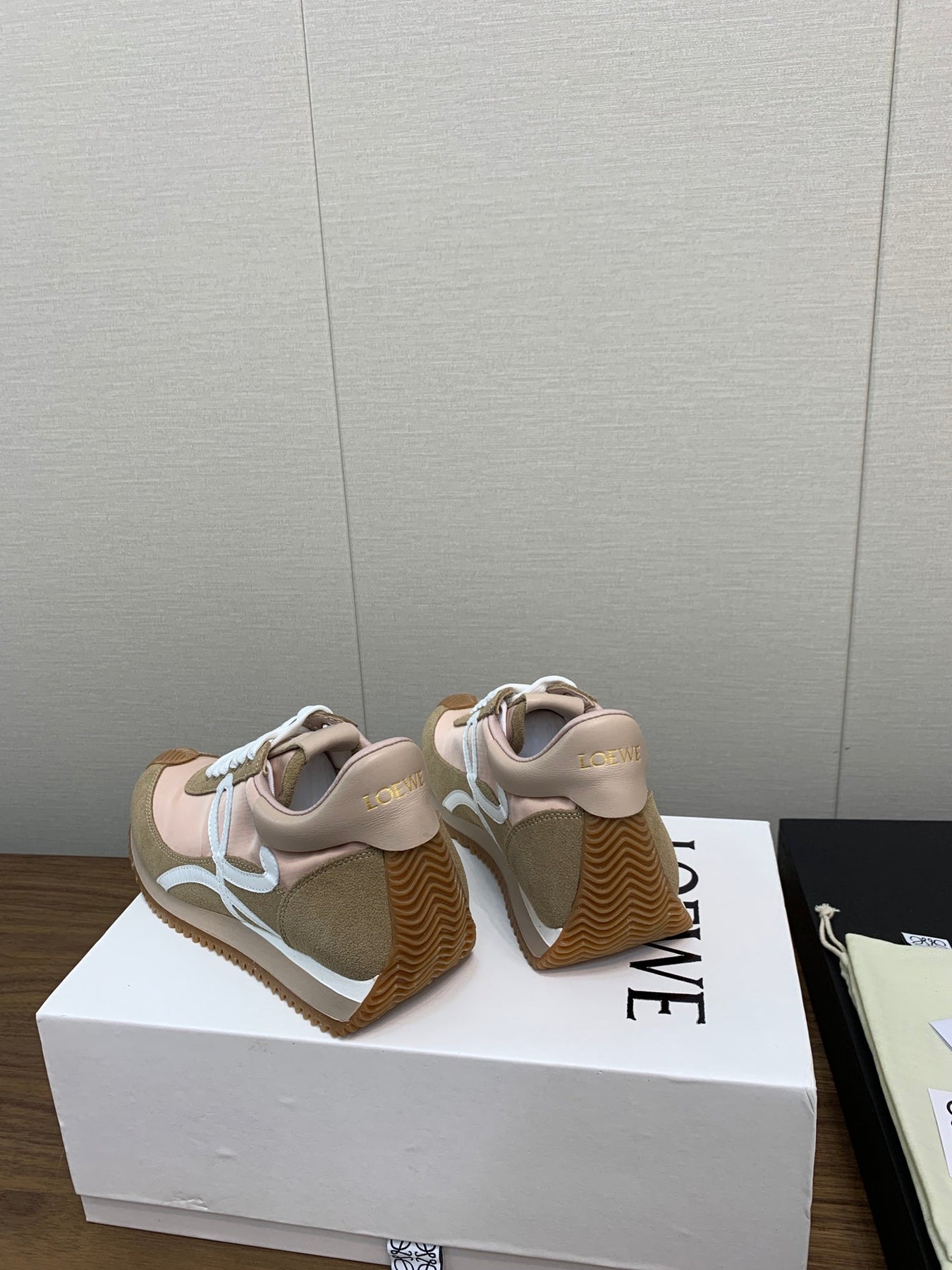 LW FLOW RUNNER SNEAKER PEANUT-PASTEL PINK SUEDE