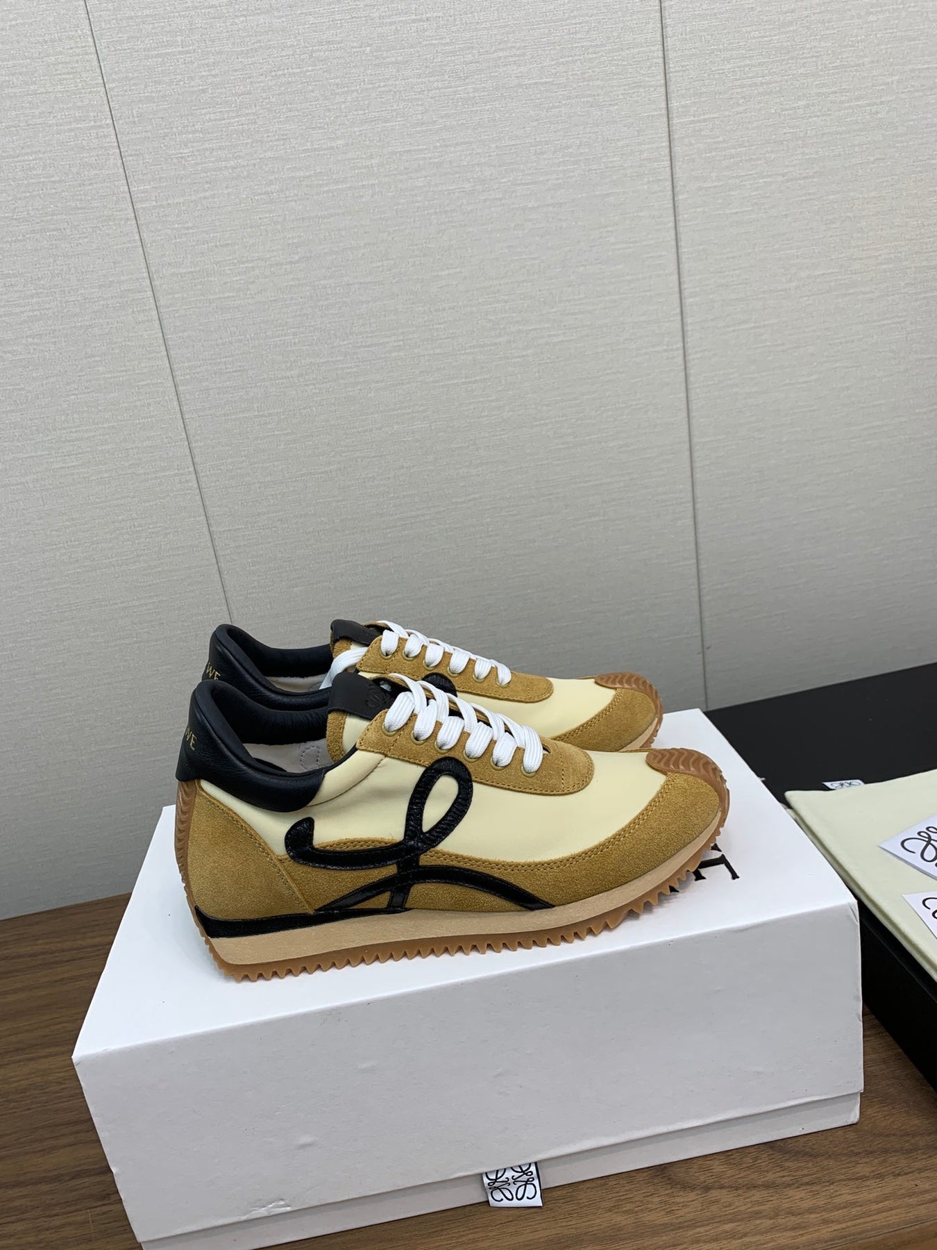 LW FLOW RUNNER SNEAKER AMBER-PASTEL YELLOW SUEDE