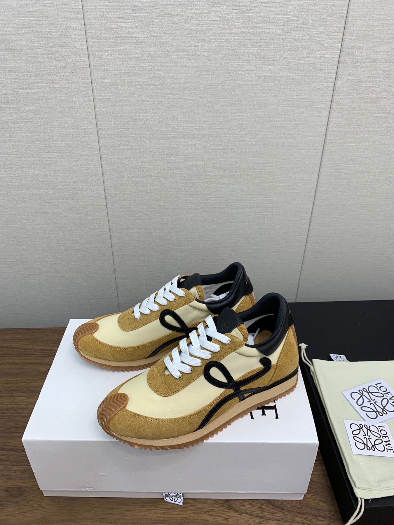 LW FLOW RUNNER SNEAKER AMBER-PASTEL YELLOW SUEDE