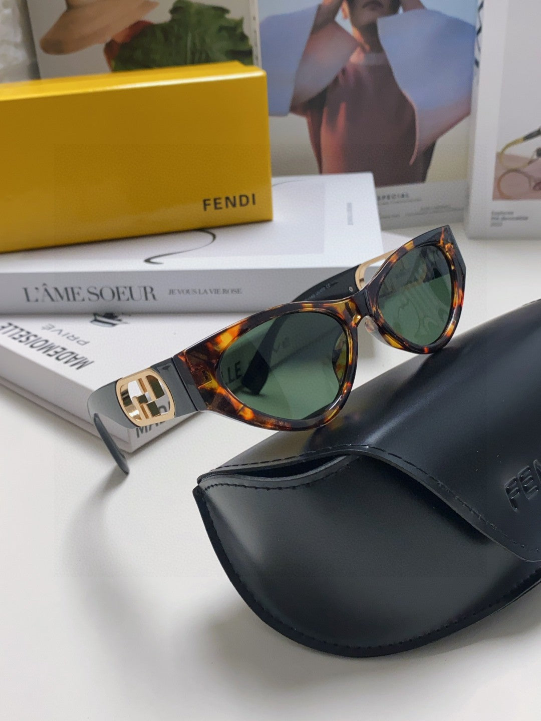 FF DIAMONDS CAT-EYE FRAME SUNGLASSES 557149 IN ACETATE