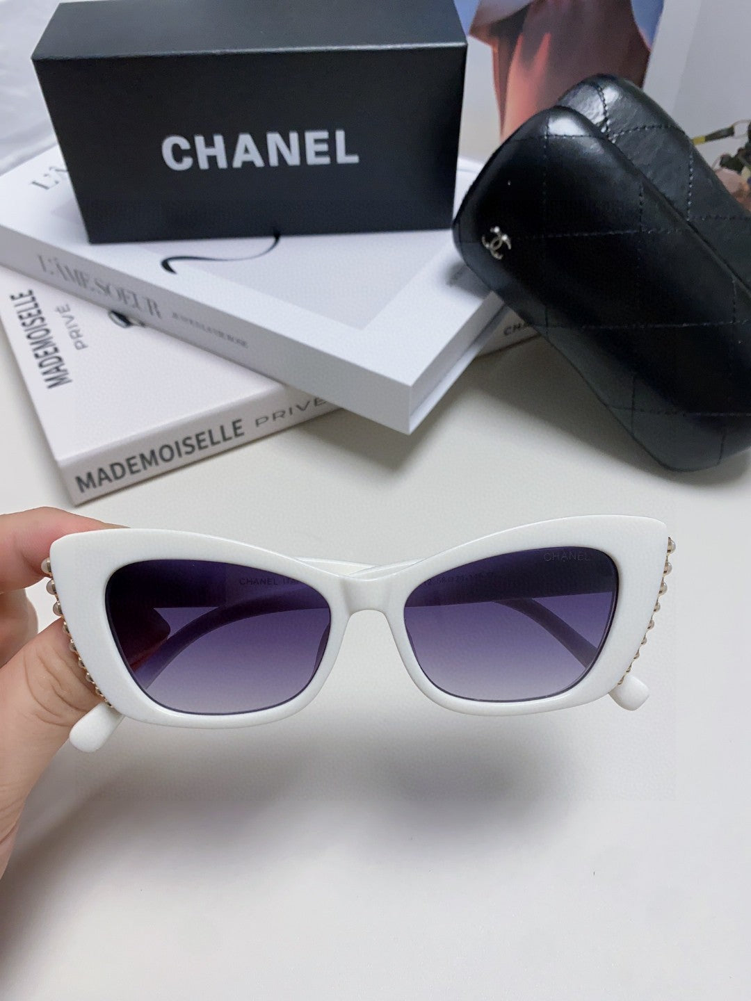 CAT EYE SUNGLASSES 632700 IN WHITE ACETATE EMBOSSED PEARL