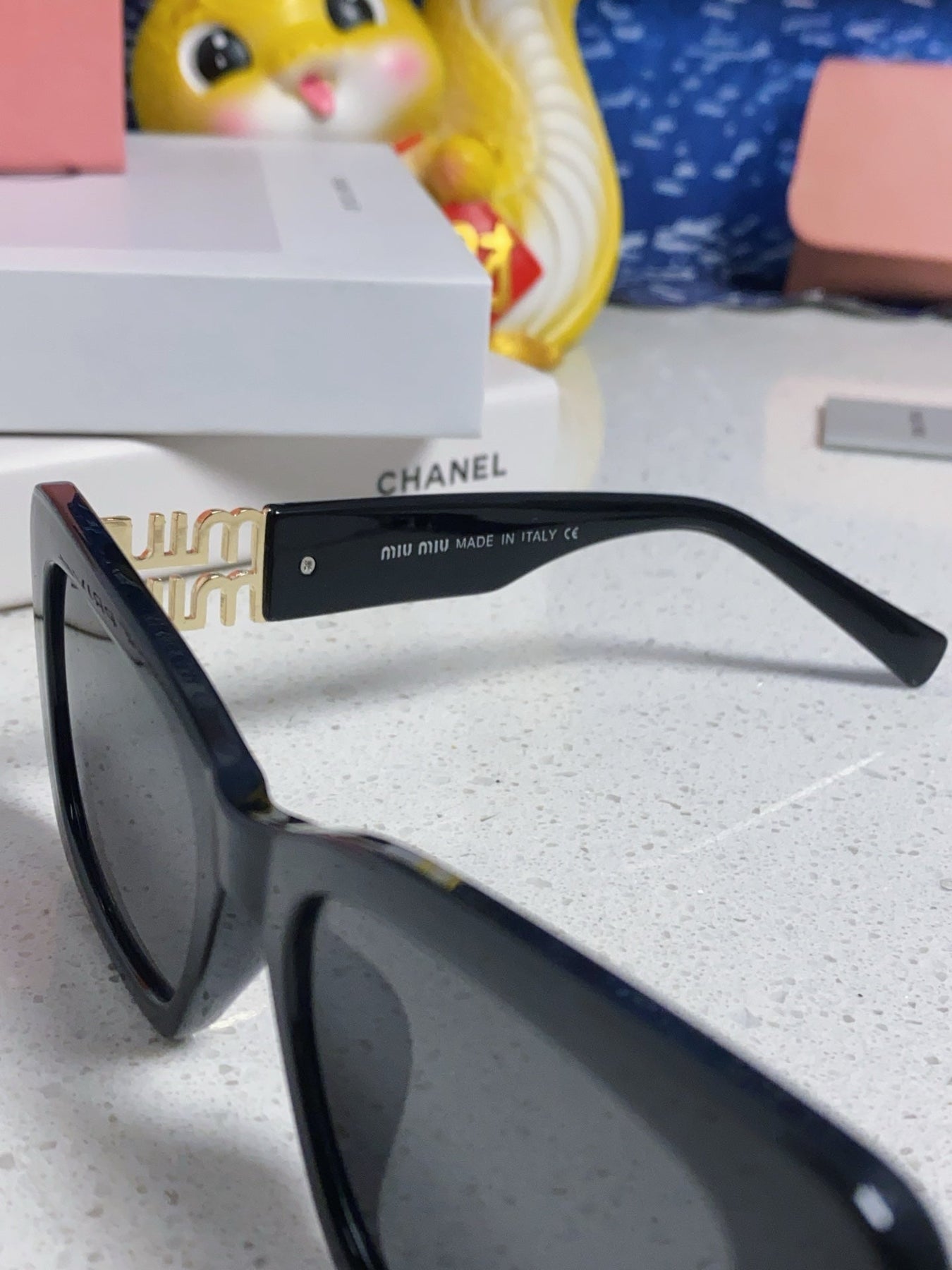 GLIMPSE SUNGLASSES 558348 IN BLACK ACETATE GOLD EMBOSSED LOGO