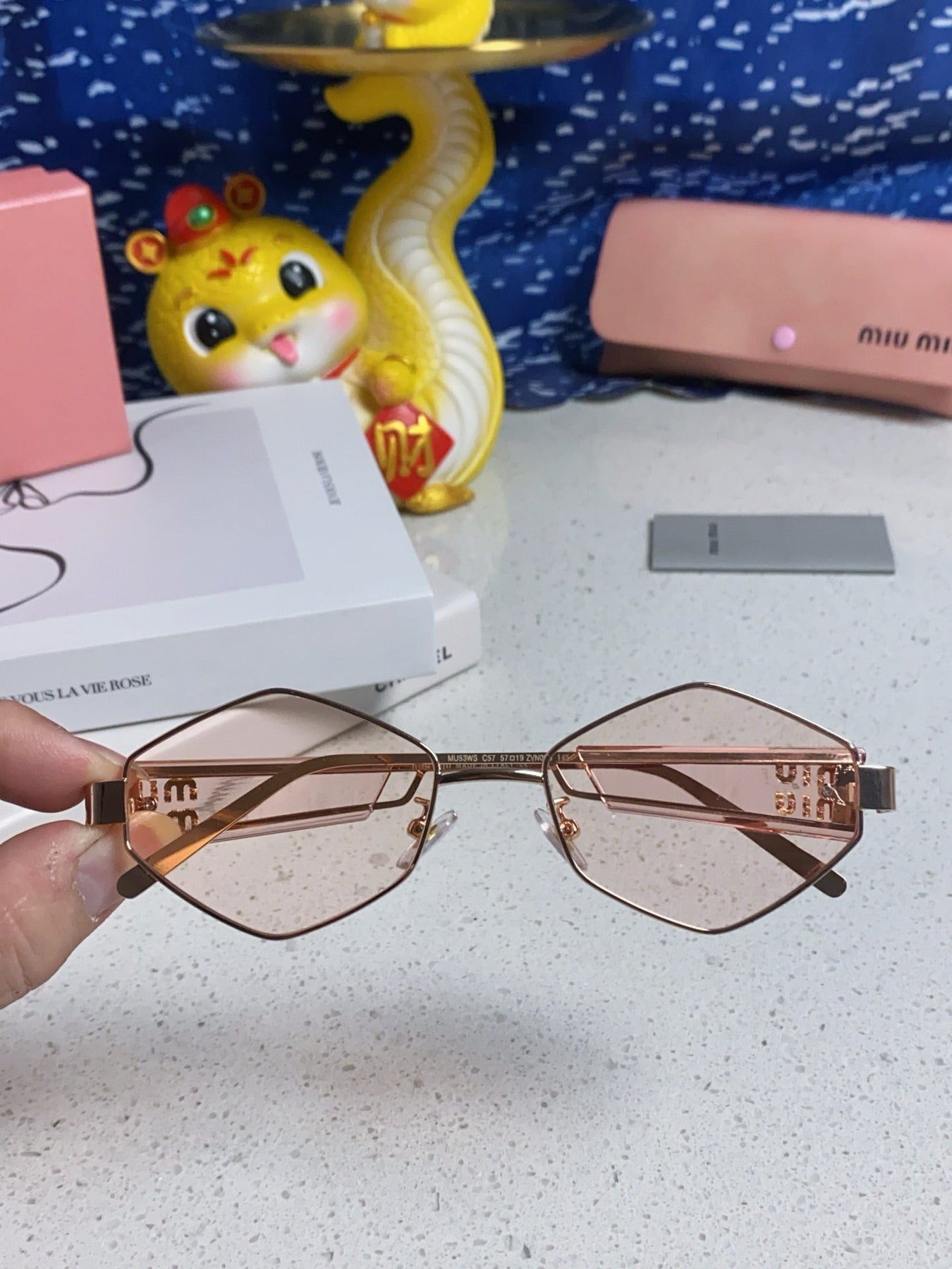 LOGO SUNGLASSES 560864 IN PINK CLEAR ACETATE GOLD METAL