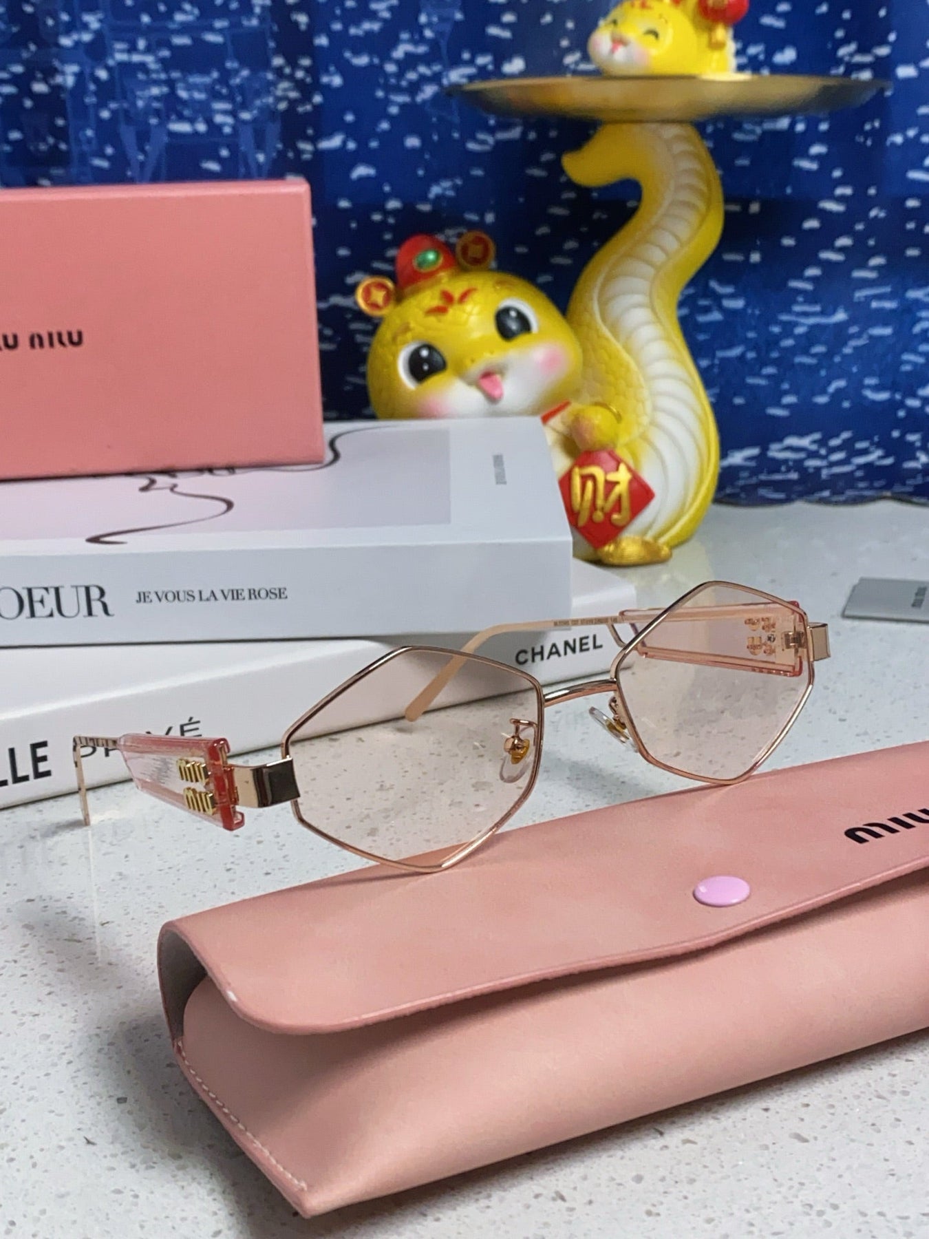 LOGO SUNGLASSES 560864 IN PINK CLEAR ACETATE GOLD METAL