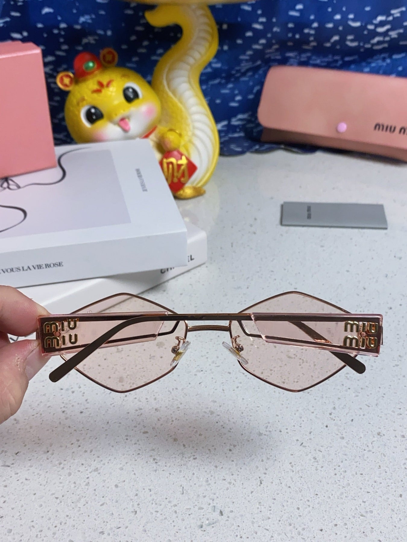 LOGO SUNGLASSES 560864 IN PINK CLEAR ACETATE GOLD METAL